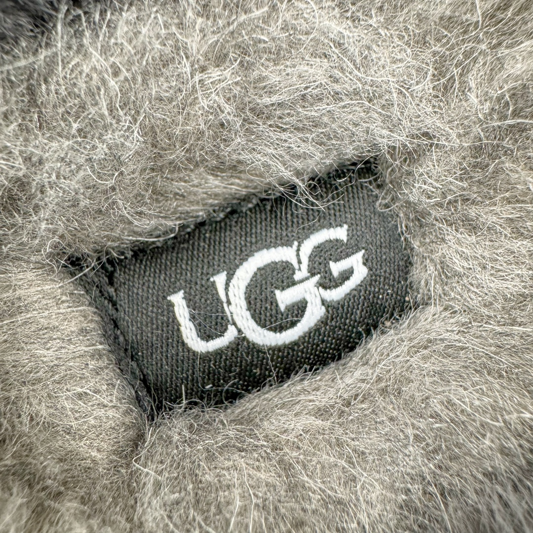 图片[11]-＃GX UGG 2553 经典秋冬羊皮毛一体雪地靴 全鞋采用ZP同厂 隆丰A级澳洲进口羊皮毛一体 品牌代工厂生产线 完全遵循ZP工艺流程 代工厂原厂版师 秉承无原鞋不开发选择 注重每一处细节 市面最正版型 TREADLITE\\\”轻翼\\\”科技外底 轻便/耐用/柔韧/桩型【售后郑重承诺】一个月内若出现重大脱胶/断底等质量问题 直接为您换新！尺码：35 36 37 38 39 40-选品中心
