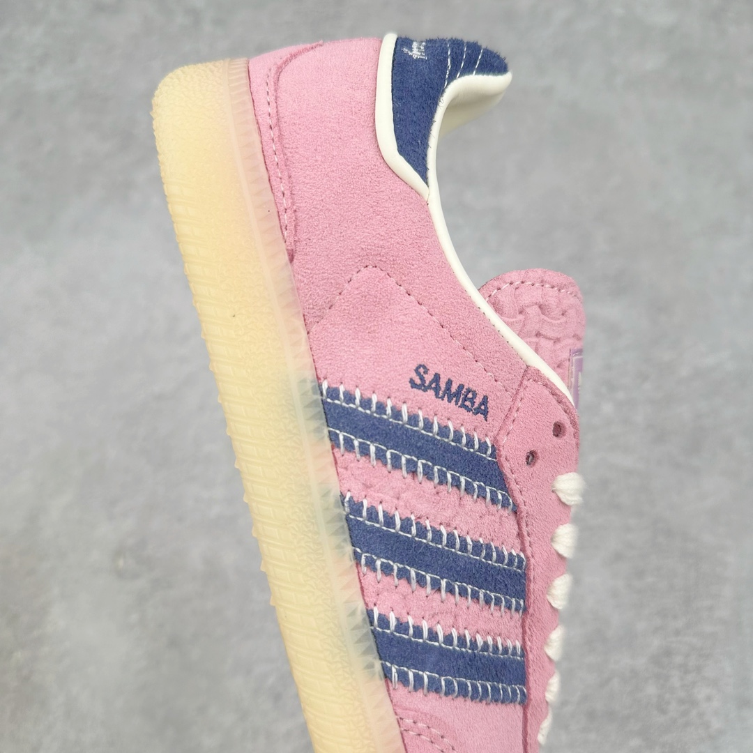 图片[6]-＃福利特价 Wales Bonner x AD Originals Samba Classic 桑巴舞系列绅士德训足球风百搭低帮休闲运动板鞋 伦敦时装品牌 Wales Bonner 携手Originals 打造 2022 最新春夏联名系列。本次为双方的第四度合作，灵感汲取了设计师 Grace Wales Bonner 对于 70、80 年代 Burkina Faso 音乐、摄影方面的研究，选择 Country 与 Samba 两双经典鞋款进行打造。随着 SAMBA 热风的不断席卷，不少品牌与 adidas Originals 的例行合作款式也逐渐受人关注。目前已经曝光两款全新合作鞋款的 Wales Bonner 如今再度曝光一款全新配色 SAMBA 联名。此次合作款式主打亮银反光配色，丝线编织三道杠以及加长鞋舌设计，想必穿着起来回头率也是不低！尺码：36 36⅔ 37⅓ 38 38⅔ 39⅓ 40 40⅔ 41⅓-选品中心