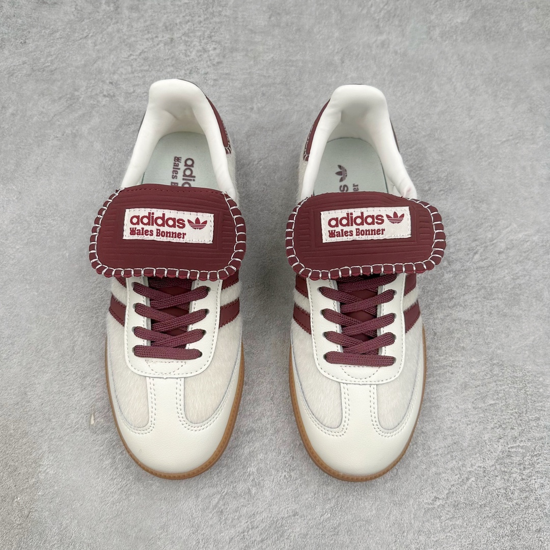 图片[2]-＃福利特价 Wales Bonner x AD Originals Samba Classic 桑巴舞系列绅士德训足球风百搭低帮休闲运动板鞋 伦敦时装品牌 Wales Bonner 携手Originals 打造 2022 最新春夏联名系列。本次为双方的第四度合作，灵感汲取了设计师 Grace Wales Bonner 对于 70、80 年代 Burkina Faso 音乐、摄影方面的研究，选择 Country 与 Samba 两双经典鞋款进行打造。随着 SAMBA 热风的不断席卷，不少品牌与 adidas Originals 的例行合作款式也逐渐受人关注。目前已经曝光两款全新合作鞋款的 Wales Bonner 如今再度曝光一款全新配色 SAMBA 联名。此次合作款式主打亮银反光配色，丝线编织三道杠以及加长鞋舌设计，想必穿着起来回头率也是不低！尺码：36 36⅔ 37⅓ 38 38⅔ 39⅓ 40 40⅔ 41⅓ 42 42⅔ 43⅓ 44 44⅔ 45-选品中心