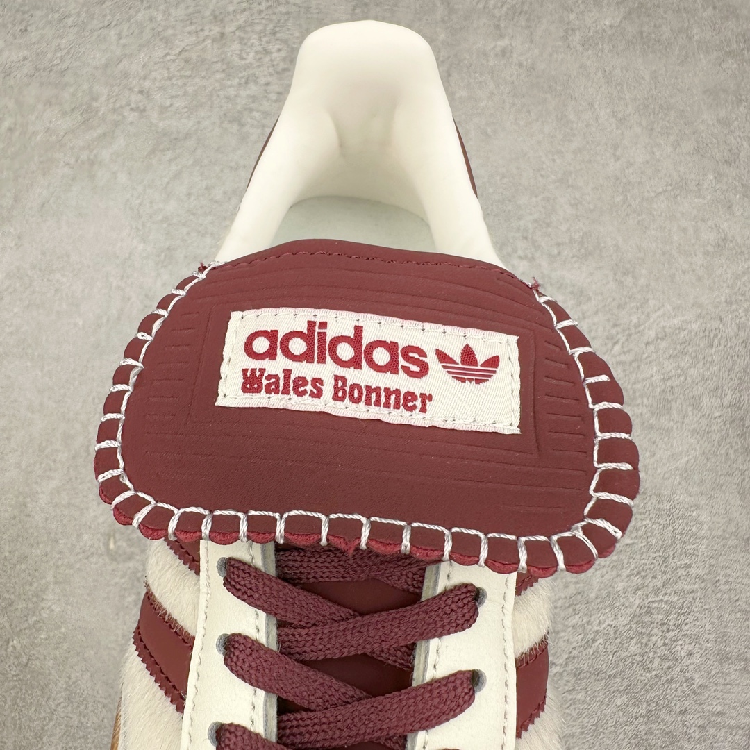 图片[5]-＃福利特价 Wales Bonner x AD Originals Samba Classic 桑巴舞系列绅士德训足球风百搭低帮休闲运动板鞋 伦敦时装品牌 Wales Bonner 携手Originals 打造 2022 最新春夏联名系列。本次为双方的第四度合作，灵感汲取了设计师 Grace Wales Bonner 对于 70、80 年代 Burkina Faso 音乐、摄影方面的研究，选择 Country 与 Samba 两双经典鞋款进行打造。随着 SAMBA 热风的不断席卷，不少品牌与 adidas Originals 的例行合作款式也逐渐受人关注。目前已经曝光两款全新合作鞋款的 Wales Bonner 如今再度曝光一款全新配色 SAMBA 联名。此次合作款式主打亮银反光配色，丝线编织三道杠以及加长鞋舌设计，想必穿着起来回头率也是不低！尺码：36 36⅔ 37⅓ 38 38⅔ 39⅓ 40 40⅔ 41⅓ 42 42⅔ 43⅓ 44 44⅔ 45-选品中心