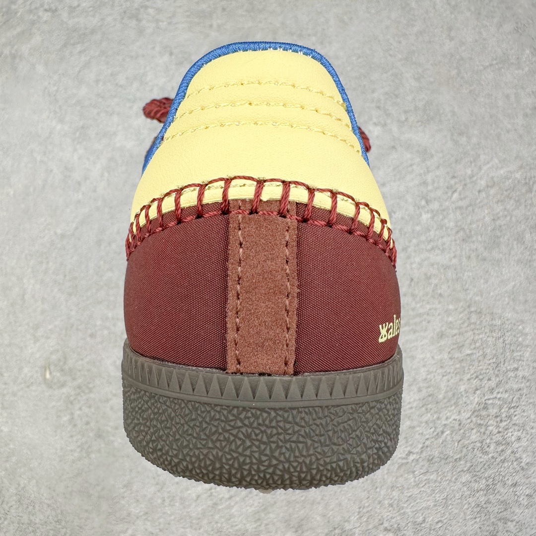 图片[8]-＃福利特价 Wales Bonner x AD Originals Samba Classic 桑巴舞系列绅士德训足球风百搭低帮休闲运动板鞋 伦敦时装品牌 Wales Bonner 携手Originals 打造 2022 最新春夏联名系列。本次为双方的第四度合作，灵感汲取了设计师 Grace Wales Bonner 对于 70、80 年代 Burkina Faso 音乐、摄影方面的研究，选择 Country 与 Samba 两双经典鞋款进行打造。随着 SAMBA 热风的不断席卷，不少品牌与 adidas Originals 的例行合作款式也逐渐受人关注。目前已经曝光两款全新合作鞋款的 Wales Bonner 如今再度曝光一款全新配色 SAMBA 联名。此次合作款式主打亮银反光配色，丝线编织三道杠以及加长鞋舌设计，想必穿着起来回头率也是不低！尺码：36 36⅔ 37⅓ 38 38⅔ 39⅓ 40 40⅔ 41⅓ 42 42⅔ 43⅓ 44 44⅔ 45-选品中心