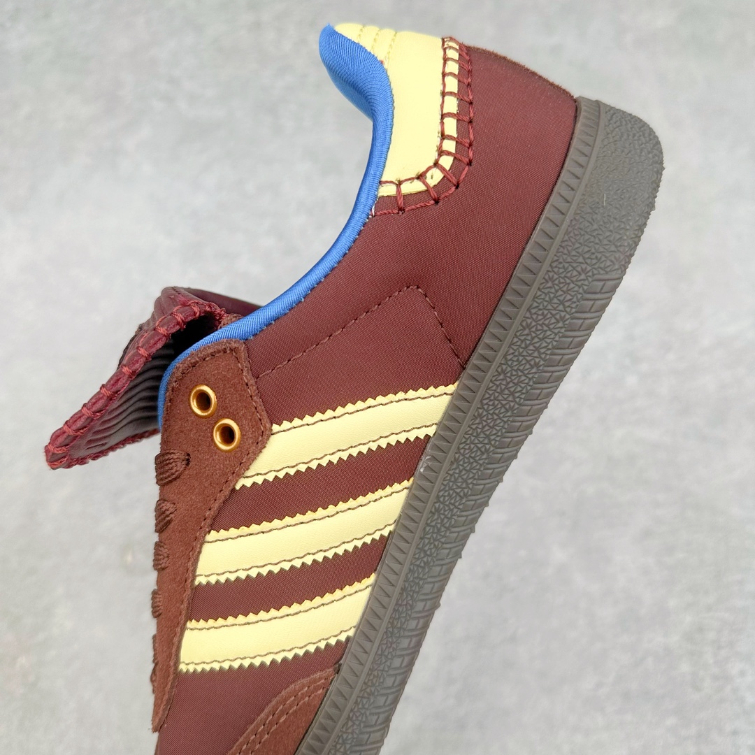 图片[7]-＃福利特价 Wales Bonner x AD Originals Samba Classic 桑巴舞系列绅士德训足球风百搭低帮休闲运动板鞋 伦敦时装品牌 Wales Bonner 携手Originals 打造 2022 最新春夏联名系列。本次为双方的第四度合作，灵感汲取了设计师 Grace Wales Bonner 对于 70、80 年代 Burkina Faso 音乐、摄影方面的研究，选择 Country 与 Samba 两双经典鞋款进行打造。随着 SAMBA 热风的不断席卷，不少品牌与 adidas Originals 的例行合作款式也逐渐受人关注。目前已经曝光两款全新合作鞋款的 Wales Bonner 如今再度曝光一款全新配色 SAMBA 联名。此次合作款式主打亮银反光配色，丝线编织三道杠以及加长鞋舌设计，想必穿着起来回头率也是不低！尺码：36 36⅔ 37⅓ 38 38⅔ 39⅓ 40 40⅔ 41⅓ 42 42⅔ 43⅓ 44 44⅔ 45-选品中心