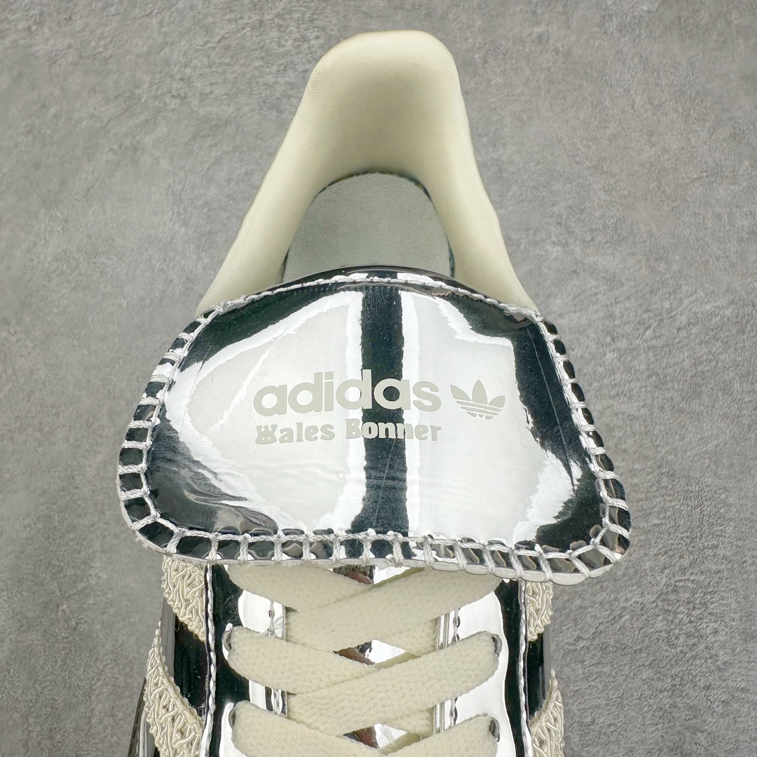 图片[5]-＃福利特价 Wales Bonner x AD Originals Samba Classic 桑巴舞系列绅士德训足球风百搭低帮休闲运动板鞋 伦敦时装品牌 Wales Bonner 携手Originals 打造 2022 最新春夏联名系列。本次为双方的第四度合作，灵感汲取了设计师 Grace Wales Bonner 对于 70、80 年代 Burkina Faso 音乐、摄影方面的研究，选择 Country 与 Samba 两双经典鞋款进行打造。随着 SAMBA 热风的不断席卷，不少品牌与 adidas Originals 的例行合作款式也逐渐受人关注。目前已经曝光两款全新合作鞋款的 Wales Bonner 如今再度曝光一款全新配色 SAMBA 联名。此次合作款式主打亮银反光配色，丝线编织三道杠以及加长鞋舌设计，想必穿着起来回头率也是不低！尺码：36⅔ 40⅔ 41⅓ 42 42⅔ 43⅓ 44 44⅔ 45-选品中心
