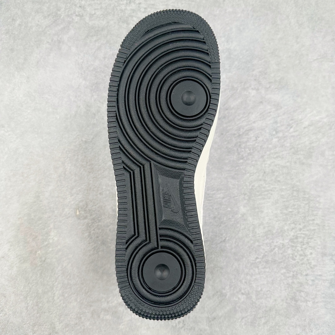 图片[9]-NK Air Force 1´07 Low 空军一号低帮百搭休闲运动板鞋 FG6688-103 柔软、弹性十足的缓震性能和出色的中底设计 横跨复古与现代的外型结合 造就出风靡全球 三十多年的Force 1 直到今天还深受青睐 尺码：36 36.5 37.5 38 38.5 39 40 40.5 41 42 42.5 43 44 44.5 45-选品中心