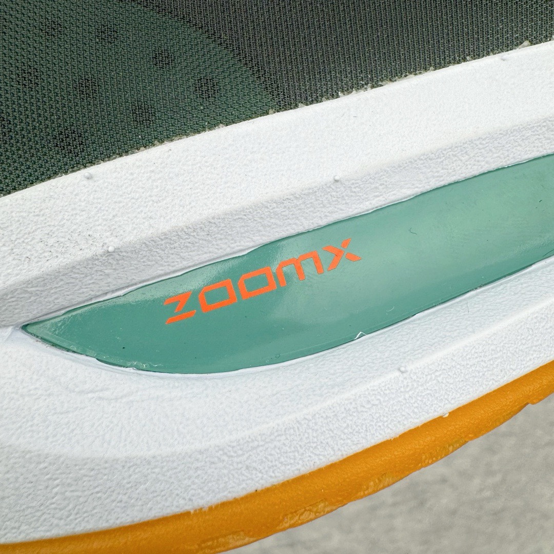 图片[10]-＃JC纯原 NK Air Zoom G.T.Cut 3.0 EP 新款实战低帮篮球鞋 黑橙绿 DV2913-001 一个月返厂/换新售后服务 支持各种实战 全套原纸板楦头开发 独家原档数据私模唯一正确8层组合大底 全新GT Cut 3.0 全掌搭载了 ZoomX 泡棉 使得整双鞋在缓震表现上可谓相当优秀 拥有着顶级科技配置的同时 颜值设计也非常可观 整体鞋型仍然保留了前低后高的设计 G.T. Cut 传统的突进极速突破的感觉 鞋头麂皮材质和 NK Flywire 飞线工艺 相对来说包裹感更好了 必备的TPU 支撑片 两侧 Swoosh 的透气孔设计 起到散热透气的作用 鞋舌采用类似跑鞋的半开叉式设计 搭配鞋带既可以提升包裹感 又降低了运动中鞋舌乱跑的可能性 鞋子内里填充相当厚实 避免掉跟 尺码：36 36.5 37.5 38 38.5 39 40 40.5 41 42 42.5 43 44 44.5 45 45.5 46 47 47.5 48.5-选品中心