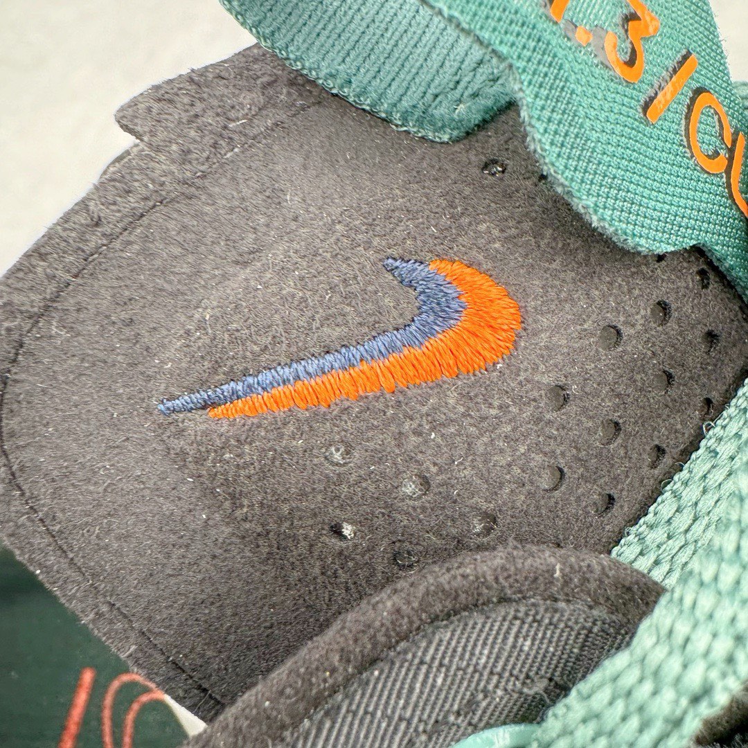 图片[14]-＃JC纯原 NK Air Zoom G.T.Cut 3.0 EP 新款实战低帮篮球鞋 黑橙绿 DV2913-001 一个月返厂/换新售后服务 支持各种实战 全套原纸板楦头开发 独家原档数据私模唯一正确8层组合大底 全新GT Cut 3.0 全掌搭载了 ZoomX 泡棉 使得整双鞋在缓震表现上可谓相当优秀 拥有着顶级科技配置的同时 颜值设计也非常可观 整体鞋型仍然保留了前低后高的设计 G.T. Cut 传统的突进极速突破的感觉 鞋头麂皮材质和 NK Flywire 飞线工艺 相对来说包裹感更好了 必备的TPU 支撑片 两侧 Swoosh 的透气孔设计 起到散热透气的作用 鞋舌采用类似跑鞋的半开叉式设计 搭配鞋带既可以提升包裹感 又降低了运动中鞋舌乱跑的可能性 鞋子内里填充相当厚实 避免掉跟 尺码：36 36.5 37.5 38 38.5 39 40 40.5 41 42 42.5 43 44 44.5 45 45.5 46 47 47.5 48.5-选品中心