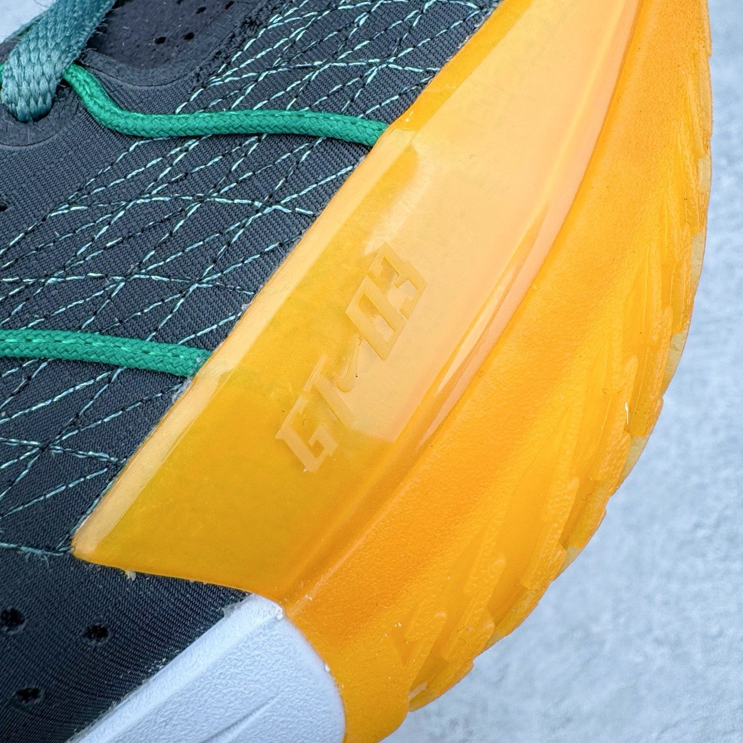 图片[17]-＃JC纯原 NK Air Zoom G.T.Cut 3.0 EP 新款实战低帮篮球鞋 黑橙绿 DV2913-001 一个月返厂/换新售后服务 支持各种实战 全套原纸板楦头开发 独家原档数据私模唯一正确8层组合大底 全新GT Cut 3.0 全掌搭载了 ZoomX 泡棉 使得整双鞋在缓震表现上可谓相当优秀 拥有着顶级科技配置的同时 颜值设计也非常可观 整体鞋型仍然保留了前低后高的设计 G.T. Cut 传统的突进极速突破的感觉 鞋头麂皮材质和 NK Flywire 飞线工艺 相对来说包裹感更好了 必备的TPU 支撑片 两侧 Swoosh 的透气孔设计 起到散热透气的作用 鞋舌采用类似跑鞋的半开叉式设计 搭配鞋带既可以提升包裹感 又降低了运动中鞋舌乱跑的可能性 鞋子内里填充相当厚实 避免掉跟 尺码：36 36.5 37.5 38 38.5 39 40 40.5 41 42 42.5 43 44 44.5 45 45.5 46 47 47.5 48.5-选品中心