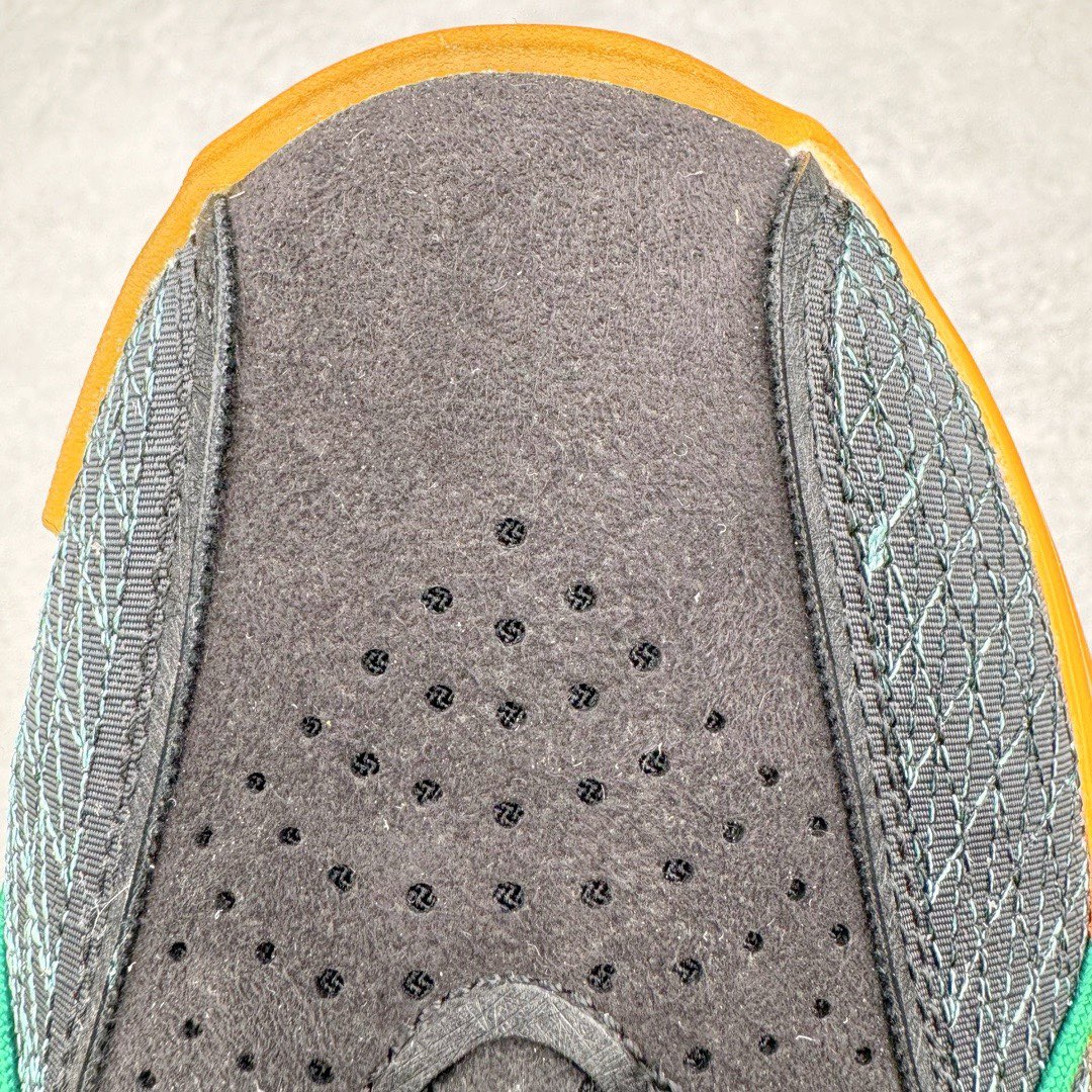 图片[12]-＃JC纯原 NK Air Zoom G.T.Cut 3.0 EP 新款实战低帮篮球鞋 黑橙绿 DV2913-001 一个月返厂/换新售后服务 支持各种实战 全套原纸板楦头开发 独家原档数据私模唯一正确8层组合大底 全新GT Cut 3.0 全掌搭载了 ZoomX 泡棉 使得整双鞋在缓震表现上可谓相当优秀 拥有着顶级科技配置的同时 颜值设计也非常可观 整体鞋型仍然保留了前低后高的设计 G.T. Cut 传统的突进极速突破的感觉 鞋头麂皮材质和 NK Flywire 飞线工艺 相对来说包裹感更好了 必备的TPU 支撑片 两侧 Swoosh 的透气孔设计 起到散热透气的作用 鞋舌采用类似跑鞋的半开叉式设计 搭配鞋带既可以提升包裹感 又降低了运动中鞋舌乱跑的可能性 鞋子内里填充相当厚实 避免掉跟 尺码：36 36.5 37.5 38 38.5 39 40 40.5 41 42 42.5 43 44 44.5 45 45.5 46 47 47.5 48.5-选品中心