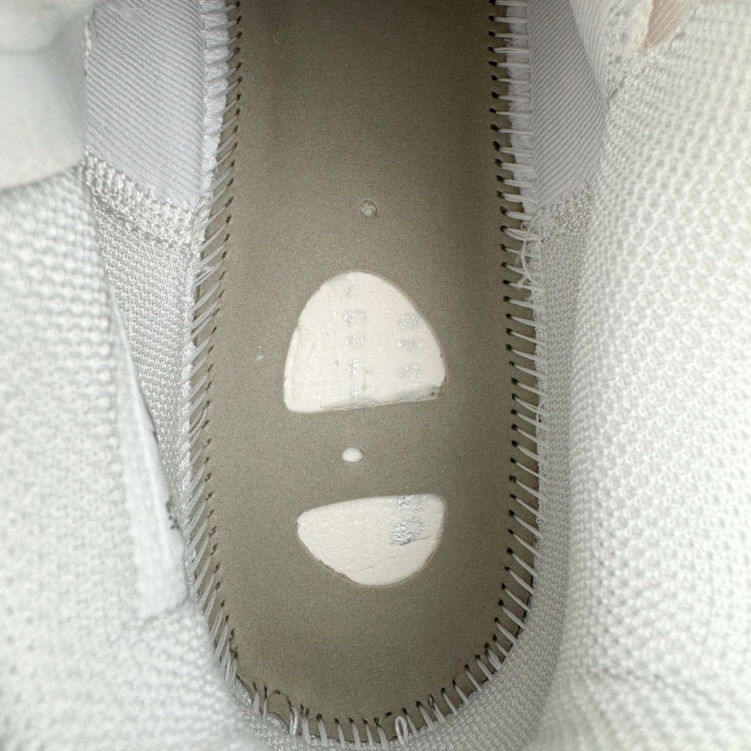 图片[10]-＃JC纯原 NK Air Zoom G.T.Cut 3.0 EP 新款实战低帮篮球鞋 巴黎奥运会 白蓝橙 HJ8206-100 一个月返厂/换新售后服务 支持各种实战 全套原纸板楦头开发 独家原档数据私模唯一正确8层组合大底 全新GT Cut 3.0 全掌搭载了 ZoomX 泡棉 使得整双鞋在缓震表现上可谓相当优秀 拥有着顶级科技配置的同时 颜值设计也非常可观 整体鞋型仍然保留了前低后高的设计 G.T. Cut 传统的突进极速突破的感觉 鞋头麂皮材质和 NK Flywire 飞线工艺 相对来说包裹感更好了 必备的TPU 支撑片 两侧 Swoosh 的透气孔设计 起到散热透气的作用 鞋舌采用类似跑鞋的半开叉式设计 搭配鞋带既可以提升包裹感 又降低了运动中鞋舌乱跑的可能性 鞋子内里填充相当厚实 避免掉跟 尺码：36 36.5 37.5 38 38.5 39 40 40.5 41 42 42.5 43 44 44.5 45 45.5 46 47 47.5 48.5-选品中心