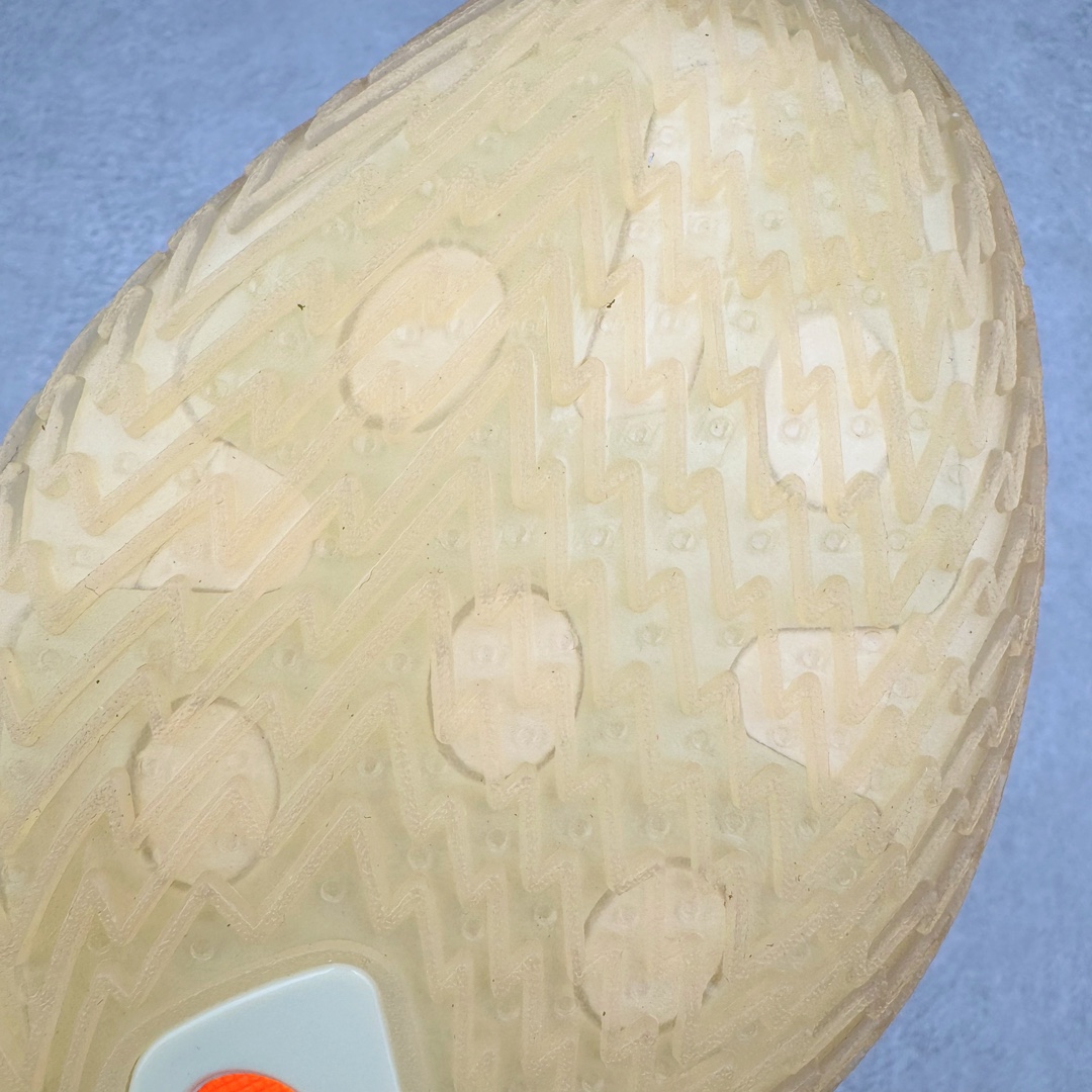 图片[23]-＃JC纯原 NK Air Zoom G.T.Cut 3.0 EP 新款实战低帮篮球鞋 巴黎奥运会 白蓝橙 HJ8206-100 一个月返厂/换新售后服务 支持各种实战 全套原纸板楦头开发 独家原档数据私模唯一正确8层组合大底 全新GT Cut 3.0 全掌搭载了 ZoomX 泡棉 使得整双鞋在缓震表现上可谓相当优秀 拥有着顶级科技配置的同时 颜值设计也非常可观 整体鞋型仍然保留了前低后高的设计 G.T. Cut 传统的突进极速突破的感觉 鞋头麂皮材质和 NK Flywire 飞线工艺 相对来说包裹感更好了 必备的TPU 支撑片 两侧 Swoosh 的透气孔设计 起到散热透气的作用 鞋舌采用类似跑鞋的半开叉式设计 搭配鞋带既可以提升包裹感 又降低了运动中鞋舌乱跑的可能性 鞋子内里填充相当厚实 避免掉跟 尺码：36 36.5 37.5 38 38.5 39 40 40.5 41 42 42.5 43 44 44.5 45 45.5 46 47 47.5 48.5-选品中心