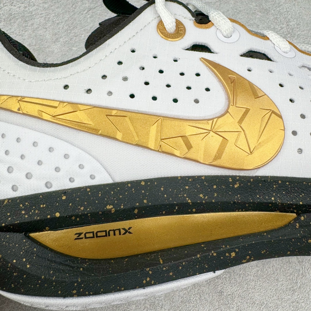 图片[20]-＃JC纯原 NK Air Zoom G.T.Cut 3.0 EP 新款实战低帮篮球鞋 称霸全国 白金 HF5702-170 一个月返厂/换新售后服务 支持各种实战 全套原纸板楦头开发 独家原档数据私模唯一正确8层组合大底 全新GT Cut 3.0 全掌搭载了 ZoomX 泡棉 使得整双鞋在缓震表现上可谓相当优秀 拥有着顶级科技配置的同时 颜值设计也非常可观 整体鞋型仍然保留了前低后高的设计 G.T. Cut 传统的突进极速突破的感觉 鞋头麂皮材质和 NK Flywire 飞线工艺 相对来说包裹感更好了 必备的TPU 支撑片 两侧 Swoosh 的透气孔设计 起到散热透气的作用 鞋舌采用类似跑鞋的半开叉式设计 搭配鞋带既可以提升包裹感 又降低了运动中鞋舌乱跑的可能性 鞋子内里填充相当厚实 避免掉跟 尺码：36 36.5 37.5 38 38.5 39 40 40.5 41 42 42.5 43 44 44.5 45 45.5 46 47 47.5 48.5-选品中心