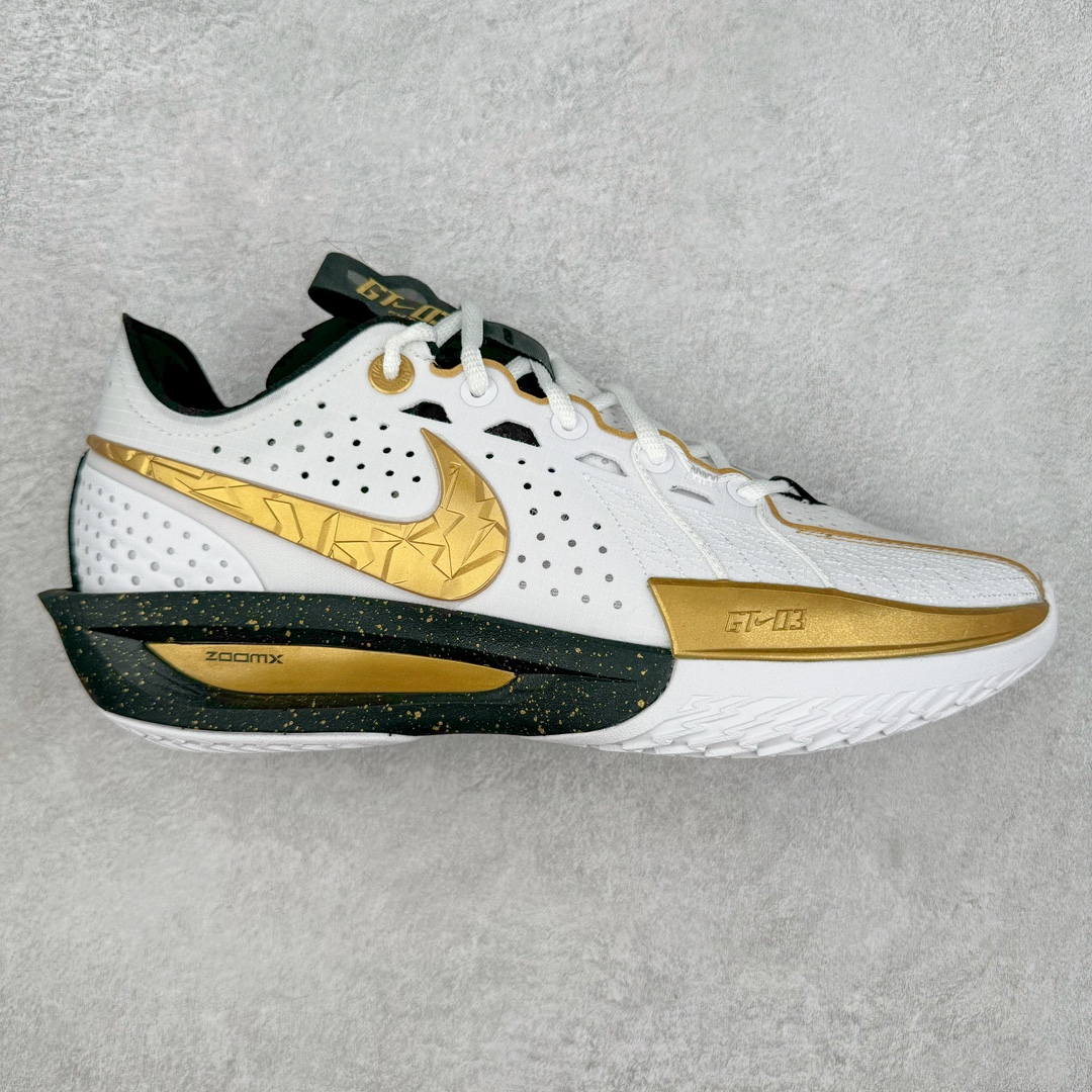 ＃JC纯原 NK Air Zoom G.T.Cut 3.0 EP 新款实战低帮篮球鞋 称霸全国 白金 HF5702-170 一个月返厂/换新售后服务 支持各种实战 全套原纸板楦头开发 独家原档数据私模唯一正确8层组合大底 全新GT Cut 3.0 全掌搭载了 ZoomX 泡棉 使得整双鞋在缓震表现上可谓相当优秀 拥有着顶级科技配置的同时 颜值设计也非常可观 整体鞋型仍然保留了前低后高的设计 G.T. Cut 传统的突进极速突破的感觉 鞋头麂皮材质和 NK Flywire 飞线工艺 相对来说包裹感更好了 必备的TPU 支撑片 两侧 Swoosh 的透气孔设计 起到散热透气的作用 鞋舌采用类似跑鞋的半开叉式设计 搭配鞋带既可以提升包裹感 又降低了运动中鞋舌乱跑的可能性 鞋子内里填充相当厚实 避免掉跟 尺码：36 36.5 37.5 38 38.5 39 40 40.5 41 42 42.5 43 44 44.5 45 45.5 46 47 47.5 48.5-选品中心