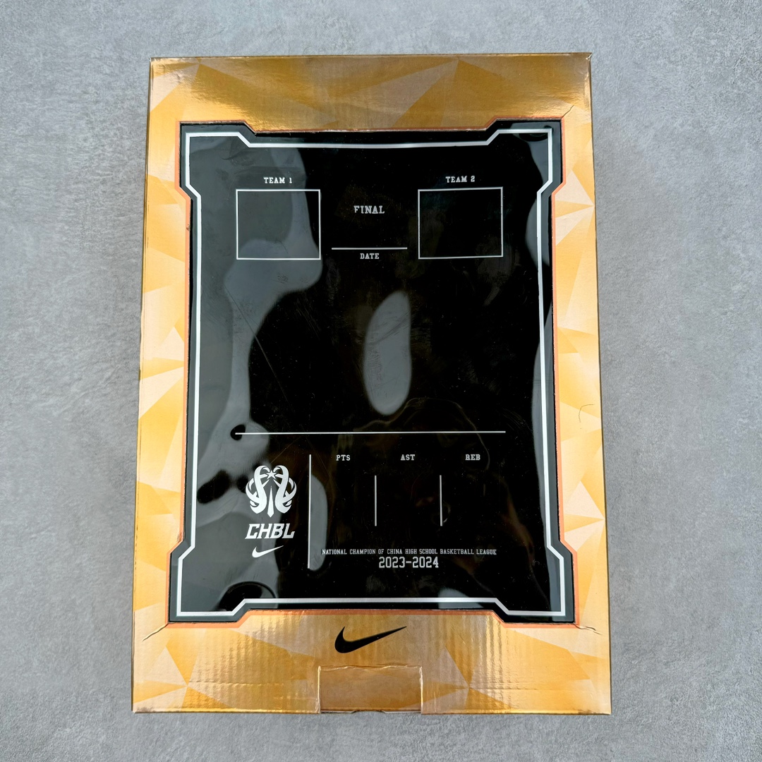 图片[10]-＃JC纯原 NK Air Zoom G.T.Cut 3.0 EP 新款实战低帮篮球鞋 称霸全国 白金 HF5702-170 一个月返厂/换新售后服务 支持各种实战 全套原纸板楦头开发 独家原档数据私模唯一正确8层组合大底 全新GT Cut 3.0 全掌搭载了 ZoomX 泡棉 使得整双鞋在缓震表现上可谓相当优秀 拥有着顶级科技配置的同时 颜值设计也非常可观 整体鞋型仍然保留了前低后高的设计 G.T. Cut 传统的突进极速突破的感觉 鞋头麂皮材质和 NK Flywire 飞线工艺 相对来说包裹感更好了 必备的TPU 支撑片 两侧 Swoosh 的透气孔设计 起到散热透气的作用 鞋舌采用类似跑鞋的半开叉式设计 搭配鞋带既可以提升包裹感 又降低了运动中鞋舌乱跑的可能性 鞋子内里填充相当厚实 避免掉跟 尺码：36 36.5 37.5 38 38.5 39 40 40.5 41 42 42.5 43 44 44.5 45 45.5 46 47 47.5 48.5-选品中心