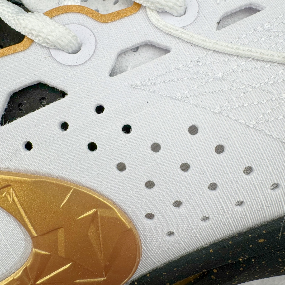 图片[18]-＃JC纯原 NK Air Zoom G.T.Cut 3.0 EP 新款实战低帮篮球鞋 称霸全国 白金 HF5702-170 一个月返厂/换新售后服务 支持各种实战 全套原纸板楦头开发 独家原档数据私模唯一正确8层组合大底 全新GT Cut 3.0 全掌搭载了 ZoomX 泡棉 使得整双鞋在缓震表现上可谓相当优秀 拥有着顶级科技配置的同时 颜值设计也非常可观 整体鞋型仍然保留了前低后高的设计 G.T. Cut 传统的突进极速突破的感觉 鞋头麂皮材质和 NK Flywire 飞线工艺 相对来说包裹感更好了 必备的TPU 支撑片 两侧 Swoosh 的透气孔设计 起到散热透气的作用 鞋舌采用类似跑鞋的半开叉式设计 搭配鞋带既可以提升包裹感 又降低了运动中鞋舌乱跑的可能性 鞋子内里填充相当厚实 避免掉跟 尺码：36 36.5 37.5 38 38.5 39 40 40.5 41 42 42.5 43 44 44.5 45 45.5 46 47 47.5 48.5-选品中心