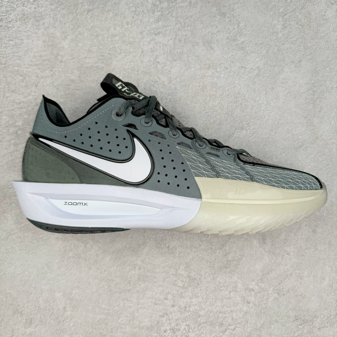 ＃JC纯原 NK Air Zoom G.T.Cut 3.0 EP 新款实战低帮篮球鞋 灰色 DV2913-002 一个月返厂/换新售后服务 支持各种实战 全套原纸板楦头开发 独家原档数据私模唯一正确8层组合大底 全新GT Cut 3.0 全掌搭载了 ZoomX 泡棉 使得整双鞋在缓震表现上可谓相当优秀 拥有着顶级科技配置的同时 颜值设计也非常可观 整体鞋型仍然保留了前低后高的设计 G.T. Cut 传统的突进极速突破的感觉 鞋头麂皮材质和 NK Flywire 飞线工艺 相对来说包裹感更好了 必备的TPU 支撑片 两侧 Swoosh 的透气孔设计 起到散热透气的作用 鞋舌采用类似跑鞋的半开叉式设计 搭配鞋带既可以提升包裹感 又降低了运动中鞋舌乱跑的可能性 鞋子内里填充相当厚实 避免掉跟 尺码：36 36.5 37.5 38 38.5 39 40 40.5 41 42 42.5 43 44 44.5 45 45.5 46 47 47.5 48.5-选品中心