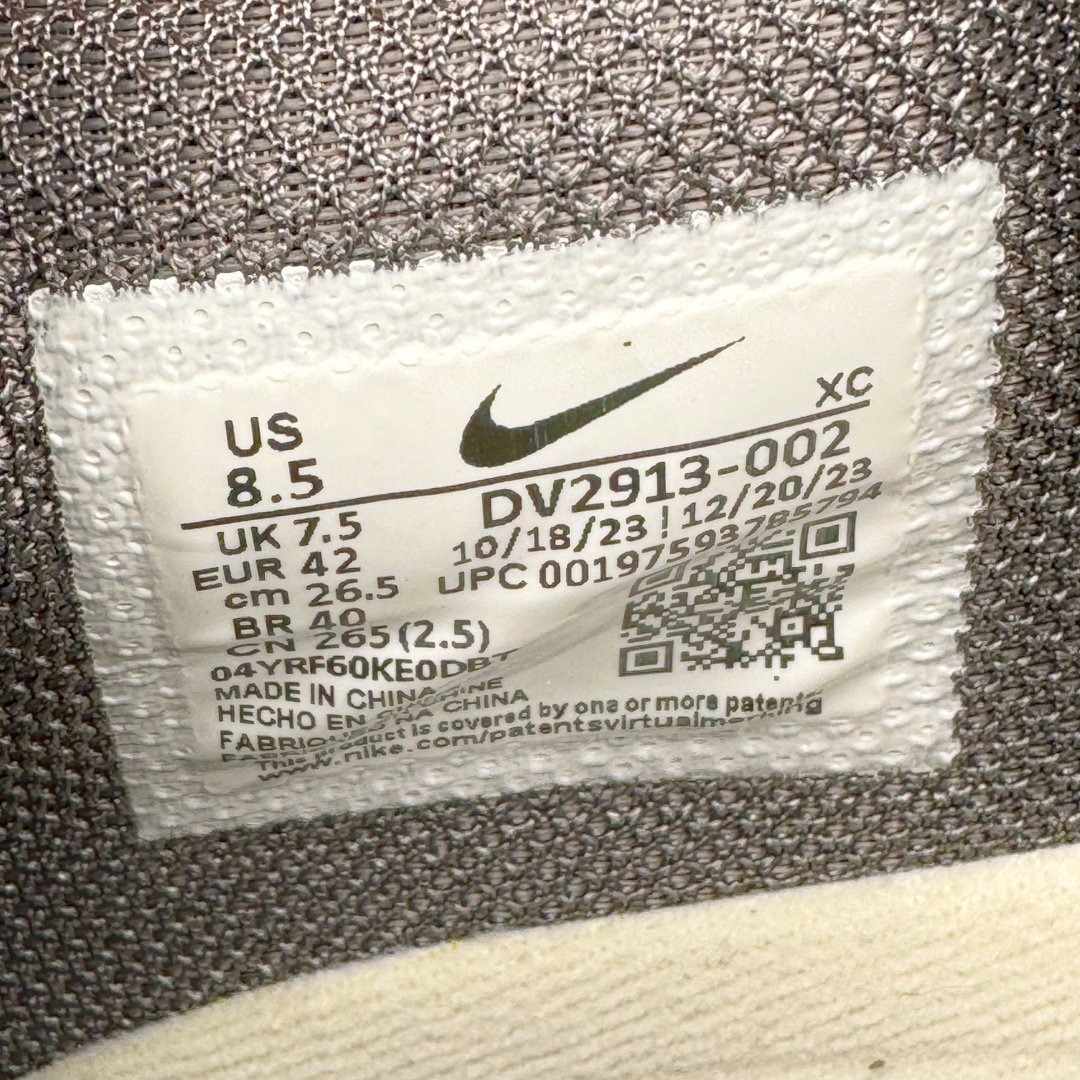 图片[11]-＃JC纯原 NK Air Zoom G.T.Cut 3.0 EP 新款实战低帮篮球鞋 灰色 DV2913-002 一个月返厂/换新售后服务 支持各种实战 全套原纸板楦头开发 独家原档数据私模唯一正确8层组合大底 全新GT Cut 3.0 全掌搭载了 ZoomX 泡棉 使得整双鞋在缓震表现上可谓相当优秀 拥有着顶级科技配置的同时 颜值设计也非常可观 整体鞋型仍然保留了前低后高的设计 G.T. Cut 传统的突进极速突破的感觉 鞋头麂皮材质和 NK Flywire 飞线工艺 相对来说包裹感更好了 必备的TPU 支撑片 两侧 Swoosh 的透气孔设计 起到散热透气的作用 鞋舌采用类似跑鞋的半开叉式设计 搭配鞋带既可以提升包裹感 又降低了运动中鞋舌乱跑的可能性 鞋子内里填充相当厚实 避免掉跟 尺码：36 36.5 37.5 38 38.5 39 40 40.5 41 42 42.5 43 44 44.5 45 45.5 46 47 47.5 48.5-选品中心