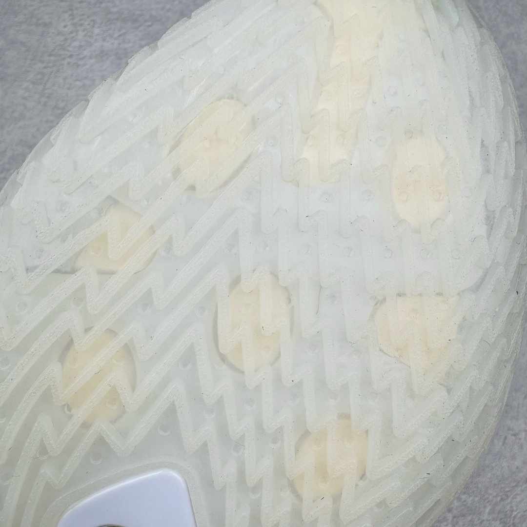 图片[19]-＃JC纯原 NK Air Zoom G.T.Cut 3.0 EP 新款实战低帮篮球鞋 灰色 DV2913-002 一个月返厂/换新售后服务 支持各种实战 全套原纸板楦头开发 独家原档数据私模唯一正确8层组合大底 全新GT Cut 3.0 全掌搭载了 ZoomX 泡棉 使得整双鞋在缓震表现上可谓相当优秀 拥有着顶级科技配置的同时 颜值设计也非常可观 整体鞋型仍然保留了前低后高的设计 G.T. Cut 传统的突进极速突破的感觉 鞋头麂皮材质和 NK Flywire 飞线工艺 相对来说包裹感更好了 必备的TPU 支撑片 两侧 Swoosh 的透气孔设计 起到散热透气的作用 鞋舌采用类似跑鞋的半开叉式设计 搭配鞋带既可以提升包裹感 又降低了运动中鞋舌乱跑的可能性 鞋子内里填充相当厚实 避免掉跟 尺码：36 36.5 37.5 38 38.5 39 40 40.5 41 42 42.5 43 44 44.5 45 45.5 46 47 47.5 48.5-选品中心