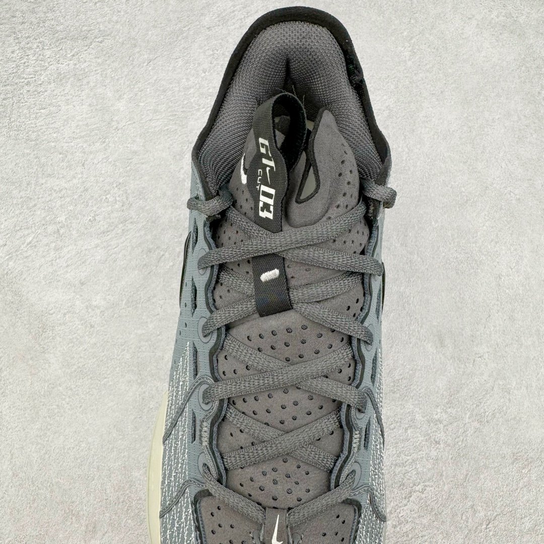 图片[5]-＃JC纯原 NK Air Zoom G.T.Cut 3.0 EP 新款实战低帮篮球鞋 灰色 DV2913-002 一个月返厂/换新售后服务 支持各种实战 全套原纸板楦头开发 独家原档数据私模唯一正确8层组合大底 全新GT Cut 3.0 全掌搭载了 ZoomX 泡棉 使得整双鞋在缓震表现上可谓相当优秀 拥有着顶级科技配置的同时 颜值设计也非常可观 整体鞋型仍然保留了前低后高的设计 G.T. Cut 传统的突进极速突破的感觉 鞋头麂皮材质和 NK Flywire 飞线工艺 相对来说包裹感更好了 必备的TPU 支撑片 两侧 Swoosh 的透气孔设计 起到散热透气的作用 鞋舌采用类似跑鞋的半开叉式设计 搭配鞋带既可以提升包裹感 又降低了运动中鞋舌乱跑的可能性 鞋子内里填充相当厚实 避免掉跟 尺码：36 36.5 37.5 38 38.5 39 40 40.5 41 42 42.5 43 44 44.5 45 45.5 46 47 47.5 48.5-选品中心