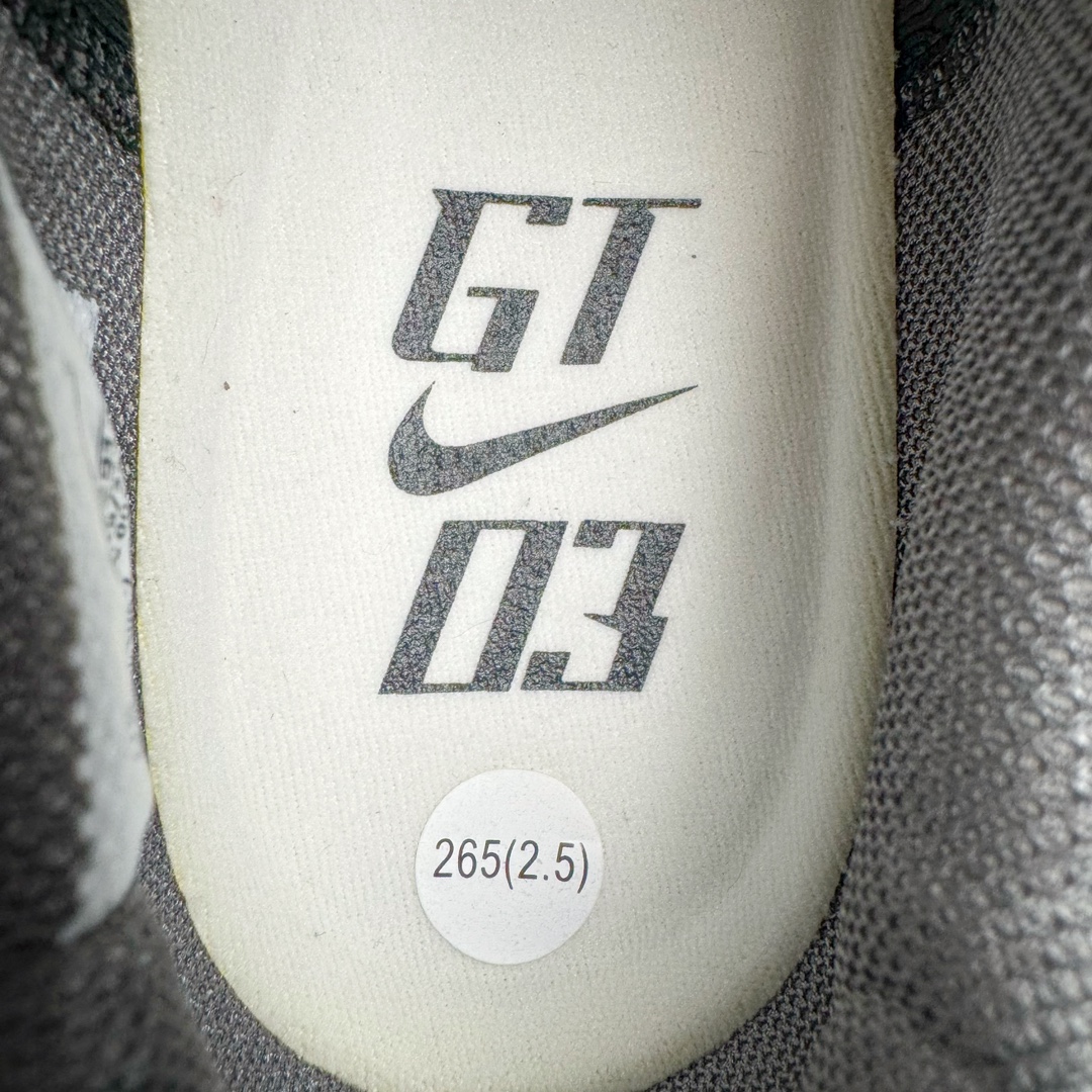 图片[12]-＃JC纯原 NK Air Zoom G.T.Cut 3.0 EP 新款实战低帮篮球鞋 灰色 DV2913-002 一个月返厂/换新售后服务 支持各种实战 全套原纸板楦头开发 独家原档数据私模唯一正确8层组合大底 全新GT Cut 3.0 全掌搭载了 ZoomX 泡棉 使得整双鞋在缓震表现上可谓相当优秀 拥有着顶级科技配置的同时 颜值设计也非常可观 整体鞋型仍然保留了前低后高的设计 G.T. Cut 传统的突进极速突破的感觉 鞋头麂皮材质和 NK Flywire 飞线工艺 相对来说包裹感更好了 必备的TPU 支撑片 两侧 Swoosh 的透气孔设计 起到散热透气的作用 鞋舌采用类似跑鞋的半开叉式设计 搭配鞋带既可以提升包裹感 又降低了运动中鞋舌乱跑的可能性 鞋子内里填充相当厚实 避免掉跟 尺码：36 36.5 37.5 38 38.5 39 40 40.5 41 42 42.5 43 44 44.5 45 45.5 46 47 47.5 48.5-选品中心
