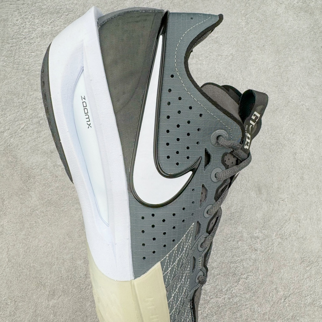 图片[6]-＃JC纯原 NK Air Zoom G.T.Cut 3.0 EP 新款实战低帮篮球鞋 灰色 DV2913-002 一个月返厂/换新售后服务 支持各种实战 全套原纸板楦头开发 独家原档数据私模唯一正确8层组合大底 全新GT Cut 3.0 全掌搭载了 ZoomX 泡棉 使得整双鞋在缓震表现上可谓相当优秀 拥有着顶级科技配置的同时 颜值设计也非常可观 整体鞋型仍然保留了前低后高的设计 G.T. Cut 传统的突进极速突破的感觉 鞋头麂皮材质和 NK Flywire 飞线工艺 相对来说包裹感更好了 必备的TPU 支撑片 两侧 Swoosh 的透气孔设计 起到散热透气的作用 鞋舌采用类似跑鞋的半开叉式设计 搭配鞋带既可以提升包裹感 又降低了运动中鞋舌乱跑的可能性 鞋子内里填充相当厚实 避免掉跟 尺码：36 36.5 37.5 38 38.5 39 40 40.5 41 42 42.5 43 44 44.5 45 45.5 46 47 47.5 48.5-选品中心