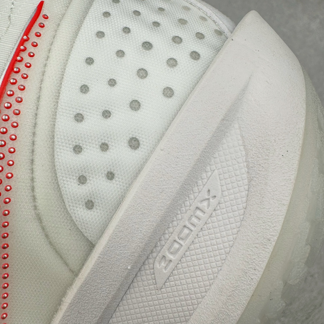 图片[19]-＃JC纯原 NK Air Zoom G.T.Cut 3.0 EP 新款实战低帮篮球鞋 白红 DV2918-101 一个月返厂/换新售后服务 支持各种实战 全套原纸板楦头开发 独家原档数据私模唯一正确8层组合大底 全新GT Cut 3.0 全掌搭载了 ZoomX 泡棉 使得整双鞋在缓震表现上可谓相当优秀 拥有着顶级科技配置的同时 颜值设计也非常可观 整体鞋型仍然保留了前低后高的设计 G.T. Cut 传统的突进极速突破的感觉 鞋头麂皮材质和 NK Flywire 飞线工艺 相对来说包裹感更好了 必备的TPU 支撑片 两侧 Swoosh 的透气孔设计 起到散热透气的作用 鞋舌采用类似跑鞋的半开叉式设计 搭配鞋带既可以提升包裹感 又降低了运动中鞋舌乱跑的可能性 鞋子内里填充相当厚实 避免掉跟 尺码：36 36.5 37.5 38 38.5 39 40 40.5 41 42 42.5 43 44 44.5 45 45.5 46 47 47.5 48.5-选品中心