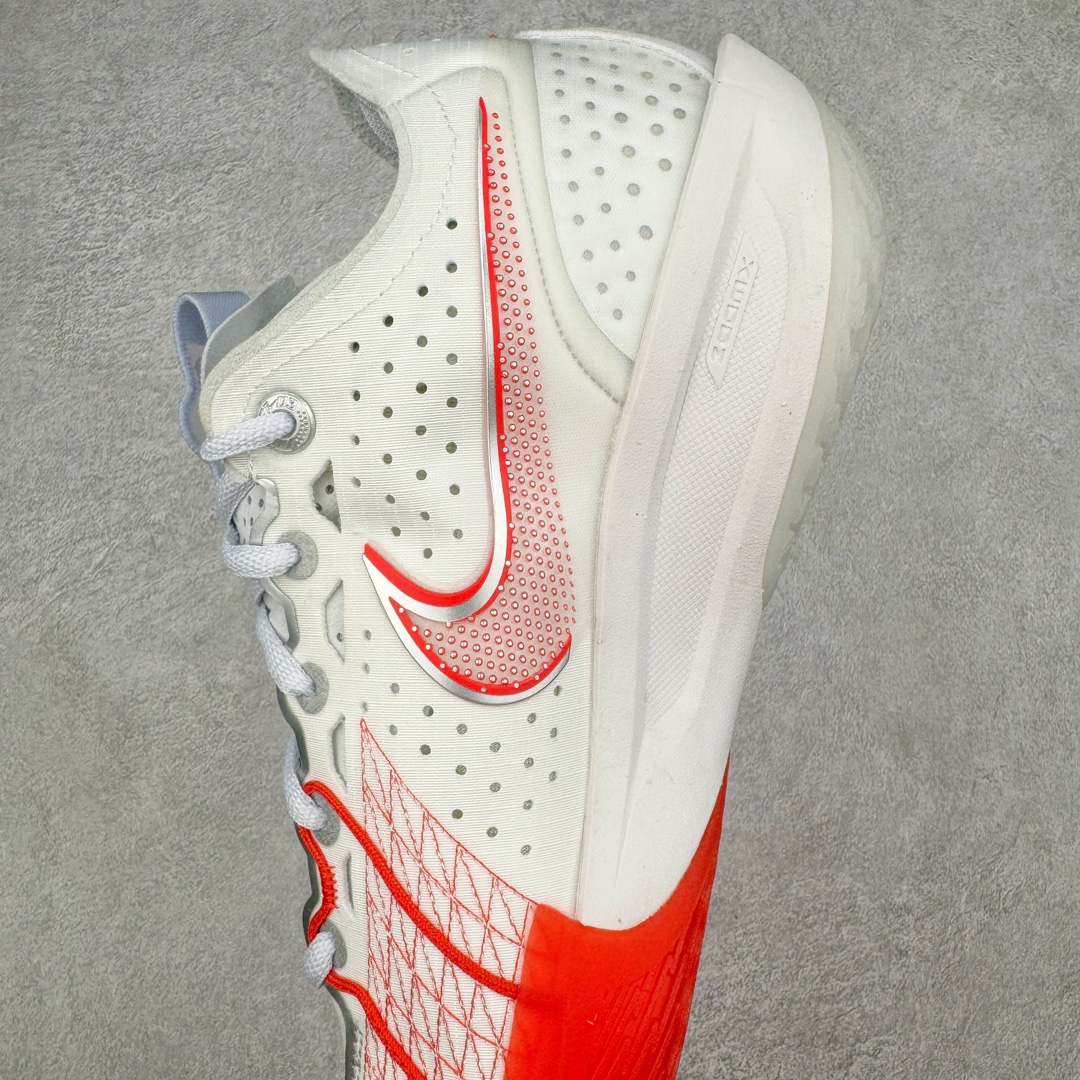 图片[7]-＃JC纯原 NK Air Zoom G.T.Cut 3.0 EP 新款实战低帮篮球鞋 白红 DV2918-101 一个月返厂/换新售后服务 支持各种实战 全套原纸板楦头开发 独家原档数据私模唯一正确8层组合大底 全新GT Cut 3.0 全掌搭载了 ZoomX 泡棉 使得整双鞋在缓震表现上可谓相当优秀 拥有着顶级科技配置的同时 颜值设计也非常可观 整体鞋型仍然保留了前低后高的设计 G.T. Cut 传统的突进极速突破的感觉 鞋头麂皮材质和 NK Flywire 飞线工艺 相对来说包裹感更好了 必备的TPU 支撑片 两侧 Swoosh 的透气孔设计 起到散热透气的作用 鞋舌采用类似跑鞋的半开叉式设计 搭配鞋带既可以提升包裹感 又降低了运动中鞋舌乱跑的可能性 鞋子内里填充相当厚实 避免掉跟 尺码：36 36.5 37.5 38 38.5 39 40 40.5 41 42 42.5 43 44 44.5 45 45.5 46 47 47.5 48.5-选品中心