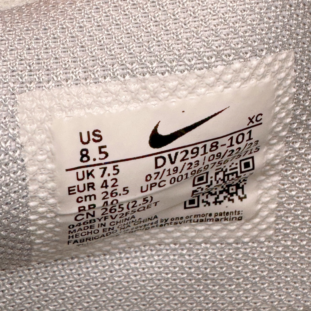 图片[11]-＃JC纯原 NK Air Zoom G.T.Cut 3.0 EP 新款实战低帮篮球鞋 白红 DV2918-101 一个月返厂/换新售后服务 支持各种实战 全套原纸板楦头开发 独家原档数据私模唯一正确8层组合大底 全新GT Cut 3.0 全掌搭载了 ZoomX 泡棉 使得整双鞋在缓震表现上可谓相当优秀 拥有着顶级科技配置的同时 颜值设计也非常可观 整体鞋型仍然保留了前低后高的设计 G.T. Cut 传统的突进极速突破的感觉 鞋头麂皮材质和 NK Flywire 飞线工艺 相对来说包裹感更好了 必备的TPU 支撑片 两侧 Swoosh 的透气孔设计 起到散热透气的作用 鞋舌采用类似跑鞋的半开叉式设计 搭配鞋带既可以提升包裹感 又降低了运动中鞋舌乱跑的可能性 鞋子内里填充相当厚实 避免掉跟 尺码：36 36.5 37.5 38 38.5 39 40 40.5 41 42 42.5 43 44 44.5 45 45.5 46 47 47.5 48.5-选品中心