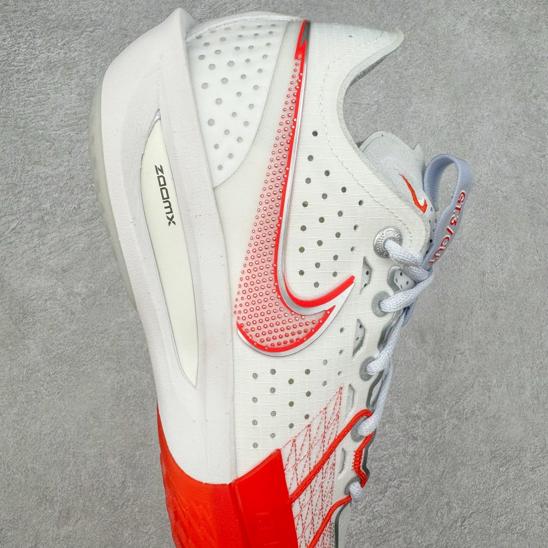 图片[6]-＃JC纯原 NK Air Zoom G.T.Cut 3.0 EP 新款实战低帮篮球鞋 白红 DV2918-101 一个月返厂/换新售后服务 支持各种实战 全套原纸板楦头开发 独家原档数据私模唯一正确8层组合大底 全新GT Cut 3.0 全掌搭载了 ZoomX 泡棉 使得整双鞋在缓震表现上可谓相当优秀 拥有着顶级科技配置的同时 颜值设计也非常可观 整体鞋型仍然保留了前低后高的设计 G.T. Cut 传统的突进极速突破的感觉 鞋头麂皮材质和 NK Flywire 飞线工艺 相对来说包裹感更好了 必备的TPU 支撑片 两侧 Swoosh 的透气孔设计 起到散热透气的作用 鞋舌采用类似跑鞋的半开叉式设计 搭配鞋带既可以提升包裹感 又降低了运动中鞋舌乱跑的可能性 鞋子内里填充相当厚实 避免掉跟 尺码：36 36.5 37.5 38 38.5 39 40 40.5 41 42 42.5 43 44 44.5 45 45.5 46 47 47.5 48.5-选品中心