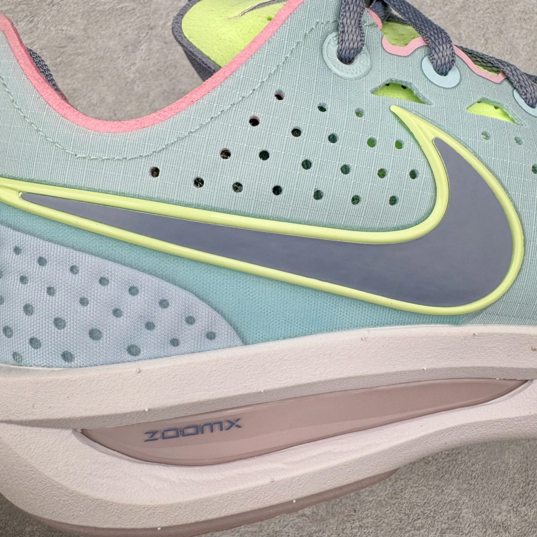 图片[14]-＃JC纯原 NK Air Zoom G.T.Cut 3.0 EP 新款实战低帮篮球鞋 复活节蓝色 DV2913-401 一个月返厂/换新售后服务 支持各种实战 全套原纸板楦头开发 独家原档数据私模唯一正确8层组合大底 全新GT Cut 3.0 全掌搭载了 ZoomX 泡棉 使得整双鞋在缓震表现上可谓相当优秀 拥有着顶级科技配置的同时 颜值设计也非常可观 整体鞋型仍然保留了前低后高的设计 G.T. Cut 传统的突进极速突破的感觉 鞋头麂皮材质和 NK Flywire 飞线工艺 相对来说包裹感更好了 必备的TPU 支撑片 两侧 Swoosh 的透气孔设计 起到散热透气的作用 鞋舌采用类似跑鞋的半开叉式设计 搭配鞋带既可以提升包裹感 又降低了运动中鞋舌乱跑的可能性 鞋子内里填充相当厚实 避免掉跟 尺码：36 36.5 37.5 38 38.5 39 40 40.5 41 42 42.5 43 44 44.5 45 45.5 46 47 47.5 48.5-选品中心