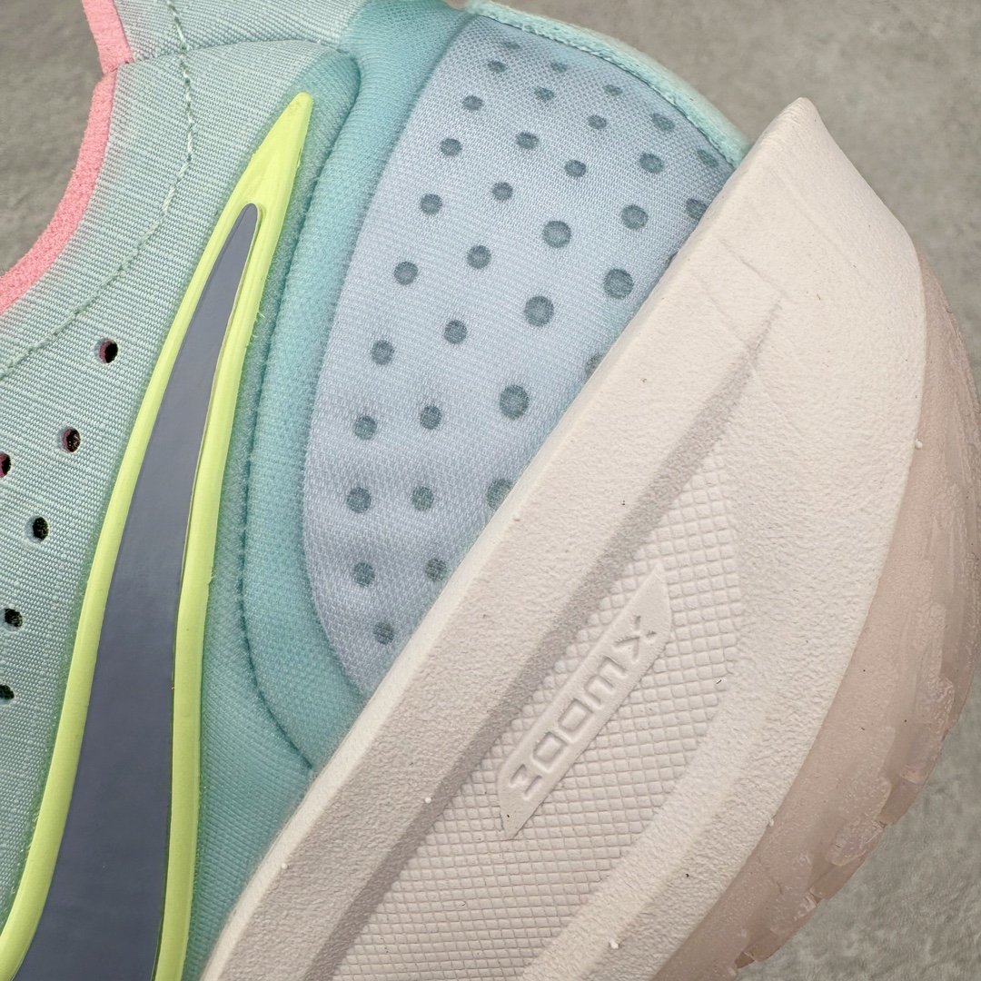 图片[16]-＃JC纯原 NK Air Zoom G.T.Cut 3.0 EP 新款实战低帮篮球鞋 复活节蓝色 DV2913-401 一个月返厂/换新售后服务 支持各种实战 全套原纸板楦头开发 独家原档数据私模唯一正确8层组合大底 全新GT Cut 3.0 全掌搭载了 ZoomX 泡棉 使得整双鞋在缓震表现上可谓相当优秀 拥有着顶级科技配置的同时 颜值设计也非常可观 整体鞋型仍然保留了前低后高的设计 G.T. Cut 传统的突进极速突破的感觉 鞋头麂皮材质和 NK Flywire 飞线工艺 相对来说包裹感更好了 必备的TPU 支撑片 两侧 Swoosh 的透气孔设计 起到散热透气的作用 鞋舌采用类似跑鞋的半开叉式设计 搭配鞋带既可以提升包裹感 又降低了运动中鞋舌乱跑的可能性 鞋子内里填充相当厚实 避免掉跟 尺码：36 36.5 37.5 38 38.5 39 40 40.5 41 42 42.5 43 44 44.5 45 45.5 46 47 47.5 48.5-选品中心