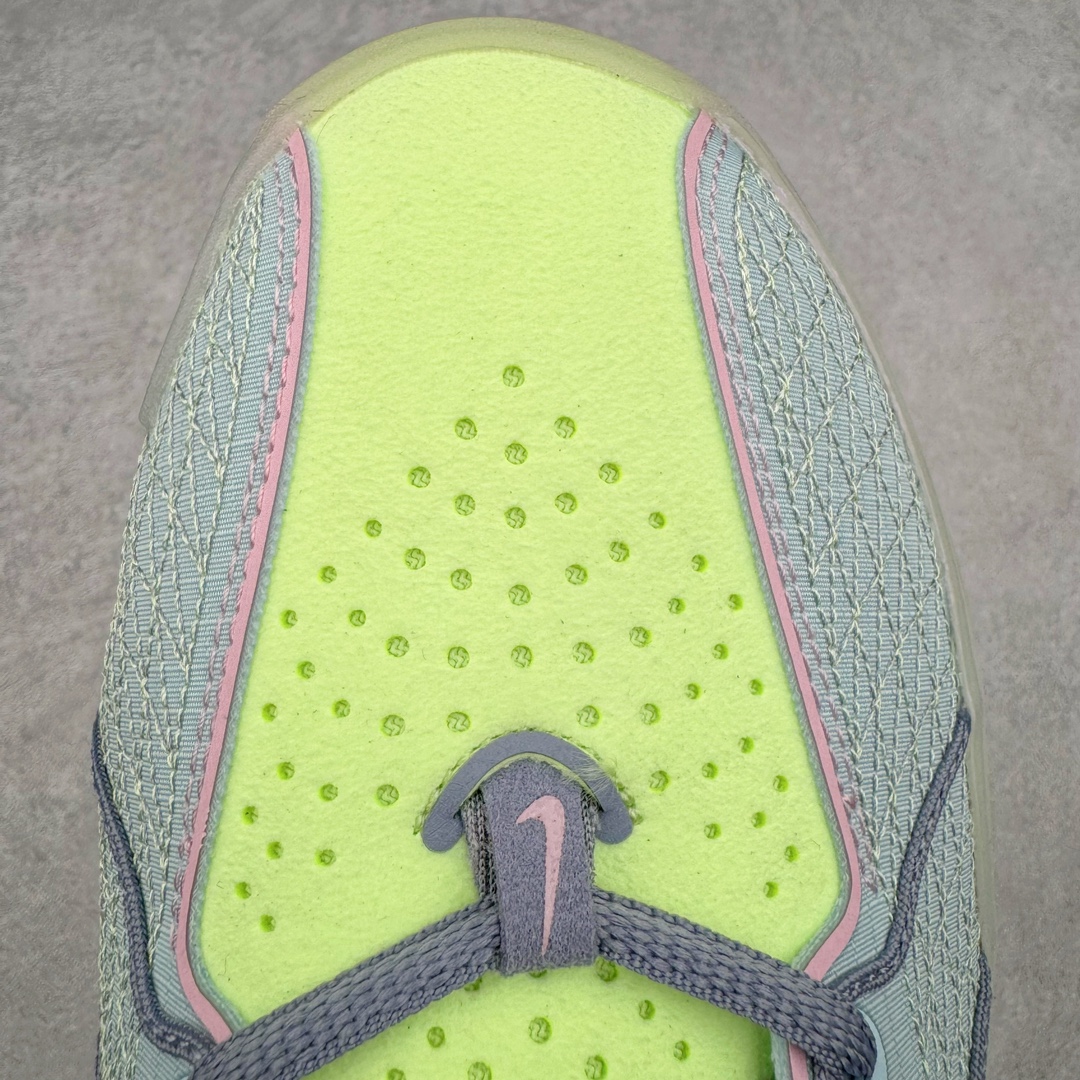 图片[12]-＃JC纯原 NK Air Zoom G.T.Cut 3.0 EP 新款实战低帮篮球鞋 复活节蓝色 DV2913-401 一个月返厂/换新售后服务 支持各种实战 全套原纸板楦头开发 独家原档数据私模唯一正确8层组合大底 全新GT Cut 3.0 全掌搭载了 ZoomX 泡棉 使得整双鞋在缓震表现上可谓相当优秀 拥有着顶级科技配置的同时 颜值设计也非常可观 整体鞋型仍然保留了前低后高的设计 G.T. Cut 传统的突进极速突破的感觉 鞋头麂皮材质和 NK Flywire 飞线工艺 相对来说包裹感更好了 必备的TPU 支撑片 两侧 Swoosh 的透气孔设计 起到散热透气的作用 鞋舌采用类似跑鞋的半开叉式设计 搭配鞋带既可以提升包裹感 又降低了运动中鞋舌乱跑的可能性 鞋子内里填充相当厚实 避免掉跟 尺码：36 36.5 37.5 38 38.5 39 40 40.5 41 42 42.5 43 44 44.5 45 45.5 46 47 47.5 48.5-选品中心