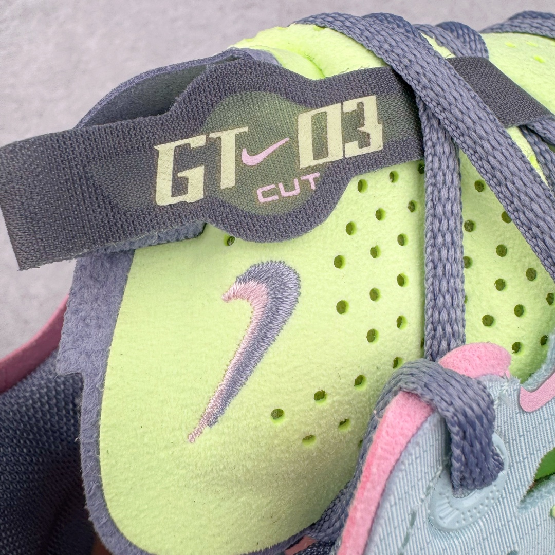 图片[11]-＃JC纯原 NK Air Zoom G.T.Cut 3.0 EP 新款实战低帮篮球鞋 复活节蓝色 DV2913-401 一个月返厂/换新售后服务 支持各种实战 全套原纸板楦头开发 独家原档数据私模唯一正确8层组合大底 全新GT Cut 3.0 全掌搭载了 ZoomX 泡棉 使得整双鞋在缓震表现上可谓相当优秀 拥有着顶级科技配置的同时 颜值设计也非常可观 整体鞋型仍然保留了前低后高的设计 G.T. Cut 传统的突进极速突破的感觉 鞋头麂皮材质和 NK Flywire 飞线工艺 相对来说包裹感更好了 必备的TPU 支撑片 两侧 Swoosh 的透气孔设计 起到散热透气的作用 鞋舌采用类似跑鞋的半开叉式设计 搭配鞋带既可以提升包裹感 又降低了运动中鞋舌乱跑的可能性 鞋子内里填充相当厚实 避免掉跟 尺码：36 36.5 37.5 38 38.5 39 40 40.5 41 42 42.5 43 44 44.5 45 45.5 46 47 47.5 48.5-选品中心