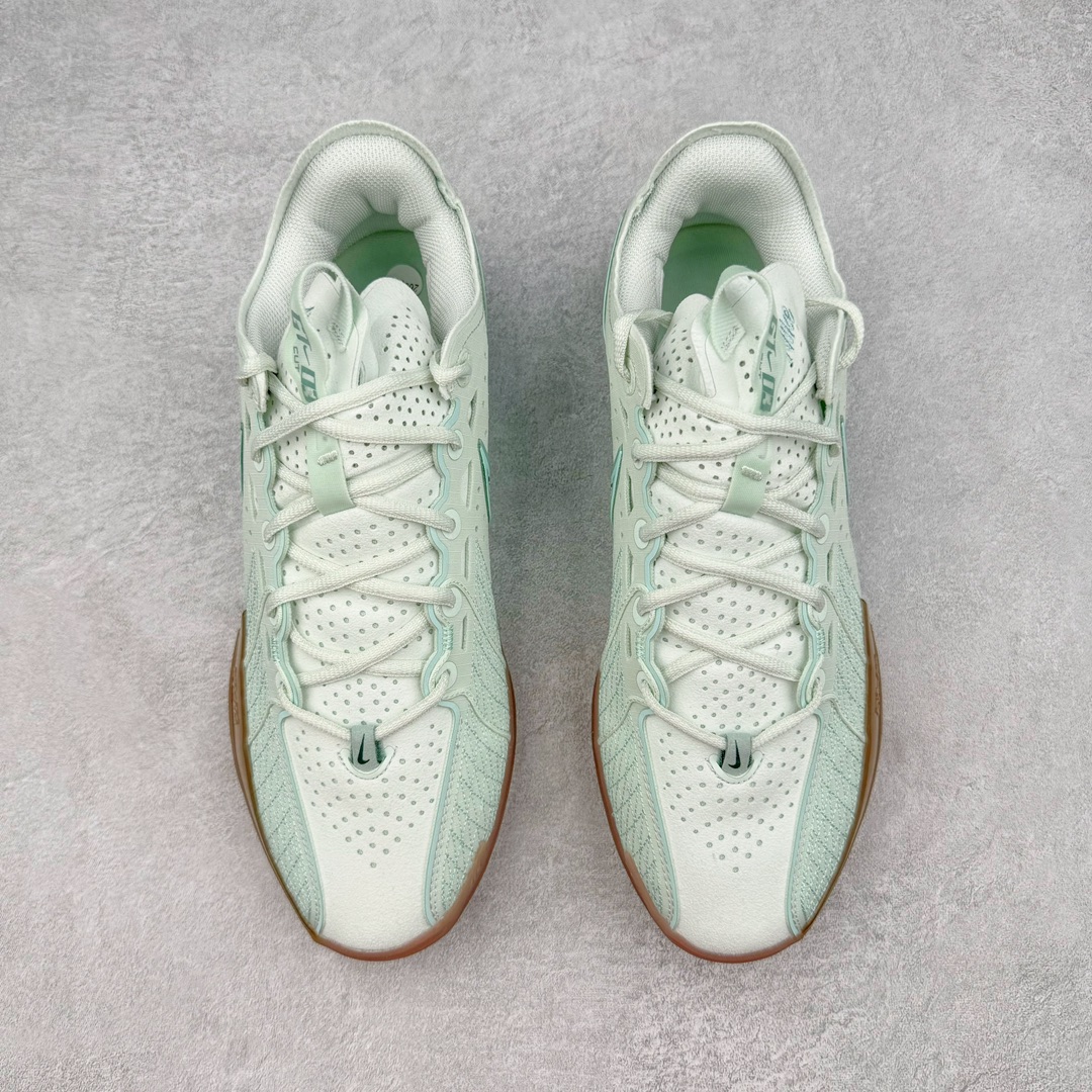 图片[2]-＃JC纯原 NK Air Zoom G.T.Cut 3.0 EP 新款实战低帮篮球鞋 薄荷绿 DV2913-300 一个月返厂/换新售后服务 支持各种实战 全套原纸板楦头开发 独家原档数据私模唯一正确8层组合大底 全新GT Cut 3.0 全掌搭载了 ZoomX 泡棉 使得整双鞋在缓震表现上可谓相当优秀 拥有着顶级科技配置的同时 颜值设计也非常可观 整体鞋型仍然保留了前低后高的设计 G.T. Cut 传统的突进极速突破的感觉 鞋头麂皮材质和 NK Flywire 飞线工艺 相对来说包裹感更好了 必备的TPU 支撑片 两侧 Swoosh 的透气孔设计 起到散热透气的作用 鞋舌采用类似跑鞋的半开叉式设计 搭配鞋带既可以提升包裹感 又降低了运动中鞋舌乱跑的可能性 鞋子内里填充相当厚实 避免掉跟 尺码：36 36.5 37.5 38 38.5 39 40 40.5 41 42 42.5 43 44 44.5 45 45.5 46 47 47.5 48.5-选品中心