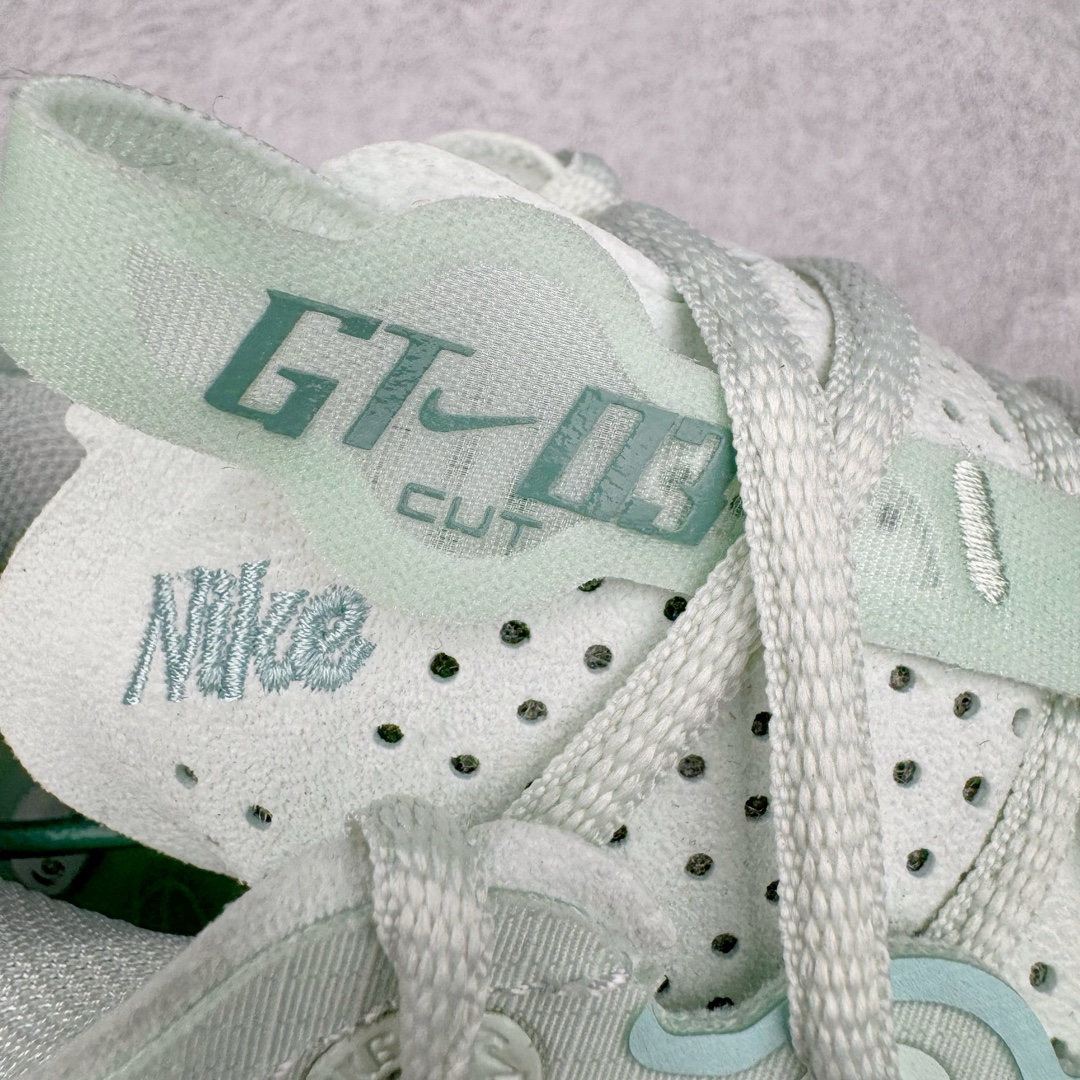 图片[15]-＃JC纯原 NK Air Zoom G.T.Cut 3.0 EP 新款实战低帮篮球鞋 薄荷绿 DV2913-300 一个月返厂/换新售后服务 支持各种实战 全套原纸板楦头开发 独家原档数据私模唯一正确8层组合大底 全新GT Cut 3.0 全掌搭载了 ZoomX 泡棉 使得整双鞋在缓震表现上可谓相当优秀 拥有着顶级科技配置的同时 颜值设计也非常可观 整体鞋型仍然保留了前低后高的设计 G.T. Cut 传统的突进极速突破的感觉 鞋头麂皮材质和 NK Flywire 飞线工艺 相对来说包裹感更好了 必备的TPU 支撑片 两侧 Swoosh 的透气孔设计 起到散热透气的作用 鞋舌采用类似跑鞋的半开叉式设计 搭配鞋带既可以提升包裹感 又降低了运动中鞋舌乱跑的可能性 鞋子内里填充相当厚实 避免掉跟 尺码：36 36.5 37.5 38 38.5 39 40 40.5 41 42 42.5 43 44 44.5 45 45.5 46 47 47.5 48.5-选品中心