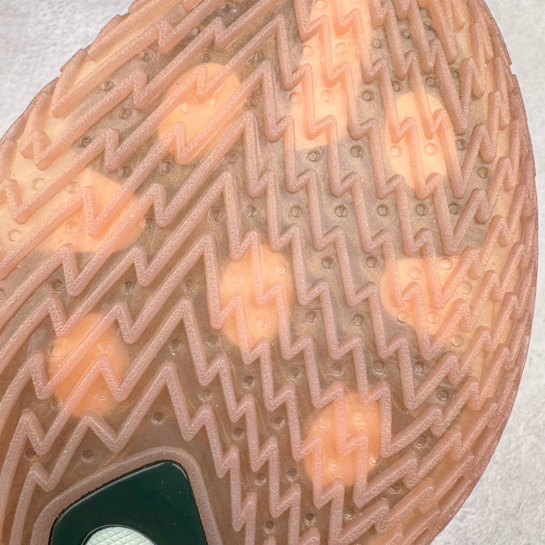 图片[18]-＃JC纯原 NK Air Zoom G.T.Cut 3.0 EP 新款实战低帮篮球鞋 薄荷绿 DV2913-300 一个月返厂/换新售后服务 支持各种实战 全套原纸板楦头开发 独家原档数据私模唯一正确8层组合大底 全新GT Cut 3.0 全掌搭载了 ZoomX 泡棉 使得整双鞋在缓震表现上可谓相当优秀 拥有着顶级科技配置的同时 颜值设计也非常可观 整体鞋型仍然保留了前低后高的设计 G.T. Cut 传统的突进极速突破的感觉 鞋头麂皮材质和 NK Flywire 飞线工艺 相对来说包裹感更好了 必备的TPU 支撑片 两侧 Swoosh 的透气孔设计 起到散热透气的作用 鞋舌采用类似跑鞋的半开叉式设计 搭配鞋带既可以提升包裹感 又降低了运动中鞋舌乱跑的可能性 鞋子内里填充相当厚实 避免掉跟 尺码：36 36.5 37.5 38 38.5 39 40 40.5 41 42 42.5 43 44 44.5 45 45.5 46 47 47.5 48.5-选品中心