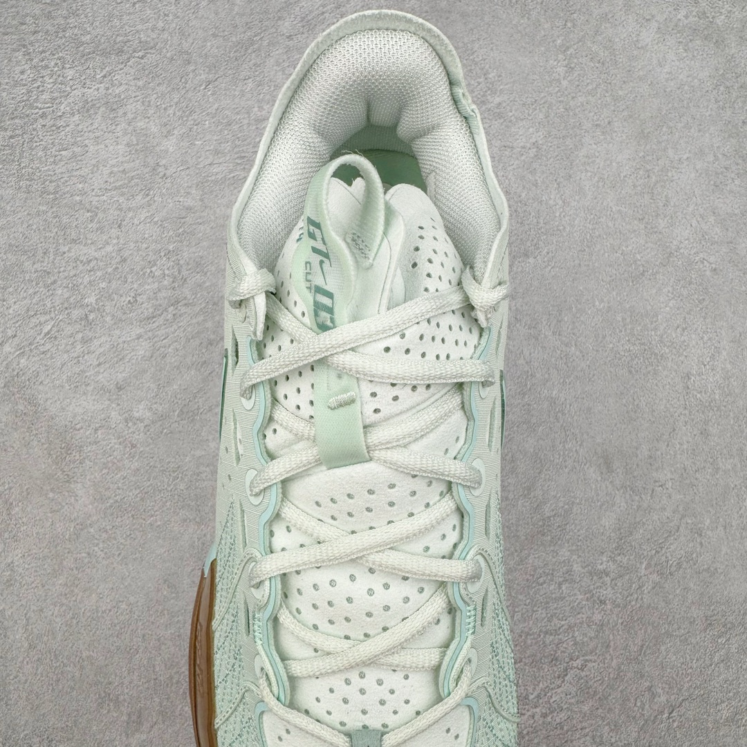 图片[5]-＃JC纯原 NK Air Zoom G.T.Cut 3.0 EP 新款实战低帮篮球鞋 薄荷绿 DV2913-300 一个月返厂/换新售后服务 支持各种实战 全套原纸板楦头开发 独家原档数据私模唯一正确8层组合大底 全新GT Cut 3.0 全掌搭载了 ZoomX 泡棉 使得整双鞋在缓震表现上可谓相当优秀 拥有着顶级科技配置的同时 颜值设计也非常可观 整体鞋型仍然保留了前低后高的设计 G.T. Cut 传统的突进极速突破的感觉 鞋头麂皮材质和 NK Flywire 飞线工艺 相对来说包裹感更好了 必备的TPU 支撑片 两侧 Swoosh 的透气孔设计 起到散热透气的作用 鞋舌采用类似跑鞋的半开叉式设计 搭配鞋带既可以提升包裹感 又降低了运动中鞋舌乱跑的可能性 鞋子内里填充相当厚实 避免掉跟 尺码：36 36.5 37.5 38 38.5 39 40 40.5 41 42 42.5 43 44 44.5 45 45.5 46 47 47.5 48.5-选品中心