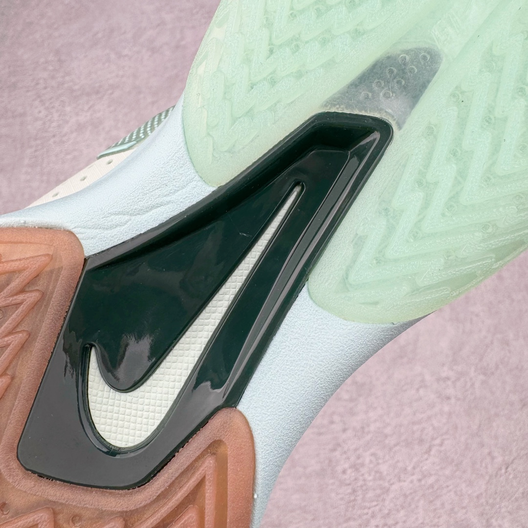 图片[19]-＃JC纯原 NK Air Zoom G.T.Cut 3.0 EP 新款实战低帮篮球鞋 薄荷绿 DV2913-300 一个月返厂/换新售后服务 支持各种实战 全套原纸板楦头开发 独家原档数据私模唯一正确8层组合大底 全新GT Cut 3.0 全掌搭载了 ZoomX 泡棉 使得整双鞋在缓震表现上可谓相当优秀 拥有着顶级科技配置的同时 颜值设计也非常可观 整体鞋型仍然保留了前低后高的设计 G.T. Cut 传统的突进极速突破的感觉 鞋头麂皮材质和 NK Flywire 飞线工艺 相对来说包裹感更好了 必备的TPU 支撑片 两侧 Swoosh 的透气孔设计 起到散热透气的作用 鞋舌采用类似跑鞋的半开叉式设计 搭配鞋带既可以提升包裹感 又降低了运动中鞋舌乱跑的可能性 鞋子内里填充相当厚实 避免掉跟 尺码：36 36.5 37.5 38 38.5 39 40 40.5 41 42 42.5 43 44 44.5 45 45.5 46 47 47.5 48.5-选品中心