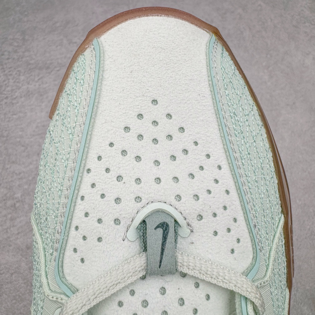 图片[14]-＃JC纯原 NK Air Zoom G.T.Cut 3.0 EP 新款实战低帮篮球鞋 薄荷绿 DV2913-300 一个月返厂/换新售后服务 支持各种实战 全套原纸板楦头开发 独家原档数据私模唯一正确8层组合大底 全新GT Cut 3.0 全掌搭载了 ZoomX 泡棉 使得整双鞋在缓震表现上可谓相当优秀 拥有着顶级科技配置的同时 颜值设计也非常可观 整体鞋型仍然保留了前低后高的设计 G.T. Cut 传统的突进极速突破的感觉 鞋头麂皮材质和 NK Flywire 飞线工艺 相对来说包裹感更好了 必备的TPU 支撑片 两侧 Swoosh 的透气孔设计 起到散热透气的作用 鞋舌采用类似跑鞋的半开叉式设计 搭配鞋带既可以提升包裹感 又降低了运动中鞋舌乱跑的可能性 鞋子内里填充相当厚实 避免掉跟 尺码：36 36.5 37.5 38 38.5 39 40 40.5 41 42 42.5 43 44 44.5 45 45.5 46 47 47.5 48.5-选品中心