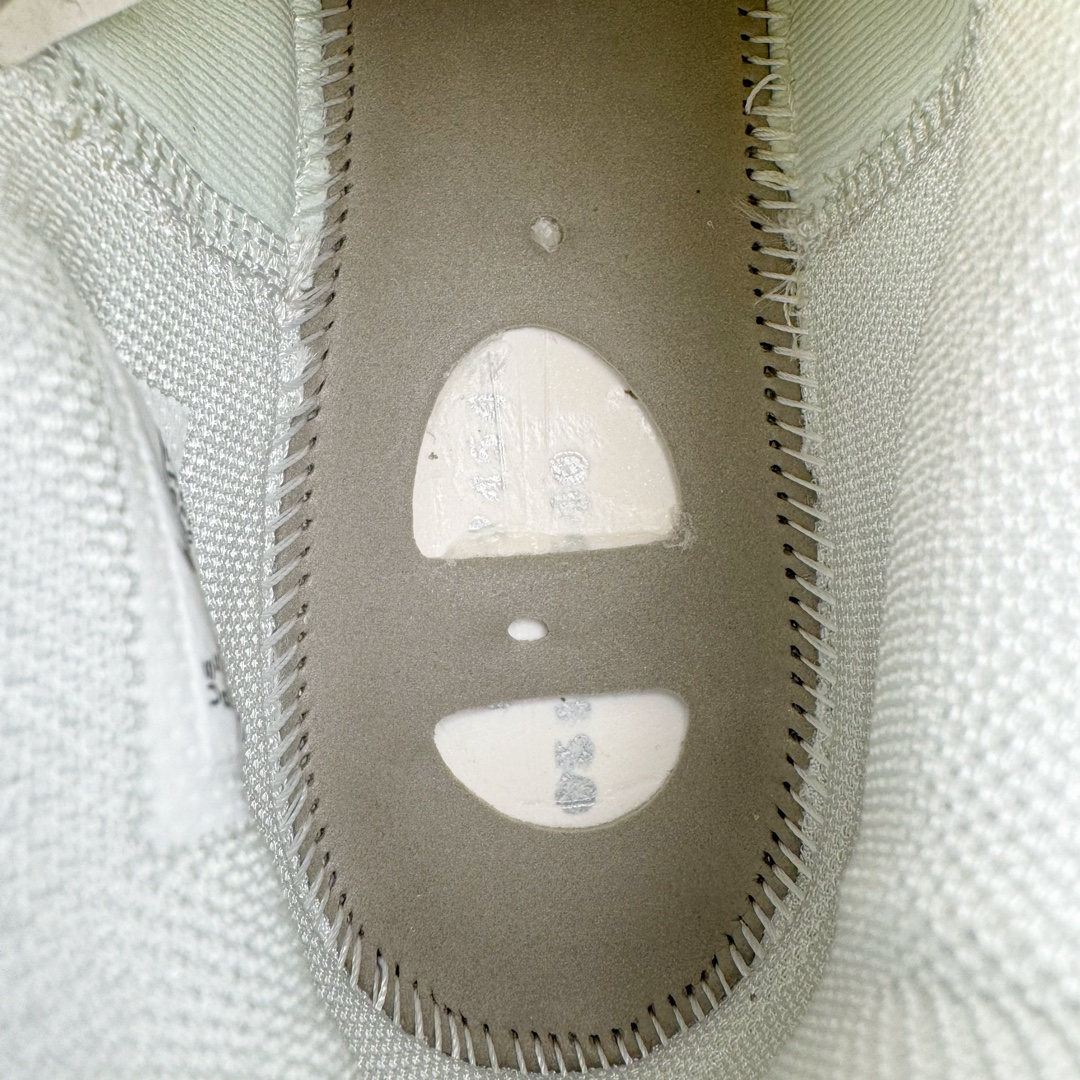 图片[10]-＃JC纯原 NK Air Zoom G.T.Cut 3.0 EP 新款实战低帮篮球鞋 薄荷绿 DV2913-300 一个月返厂/换新售后服务 支持各种实战 全套原纸板楦头开发 独家原档数据私模唯一正确8层组合大底 全新GT Cut 3.0 全掌搭载了 ZoomX 泡棉 使得整双鞋在缓震表现上可谓相当优秀 拥有着顶级科技配置的同时 颜值设计也非常可观 整体鞋型仍然保留了前低后高的设计 G.T. Cut 传统的突进极速突破的感觉 鞋头麂皮材质和 NK Flywire 飞线工艺 相对来说包裹感更好了 必备的TPU 支撑片 两侧 Swoosh 的透气孔设计 起到散热透气的作用 鞋舌采用类似跑鞋的半开叉式设计 搭配鞋带既可以提升包裹感 又降低了运动中鞋舌乱跑的可能性 鞋子内里填充相当厚实 避免掉跟 尺码：36 36.5 37.5 38 38.5 39 40 40.5 41 42 42.5 43 44 44.5 45 45.5 46 47 47.5 48.5-选品中心