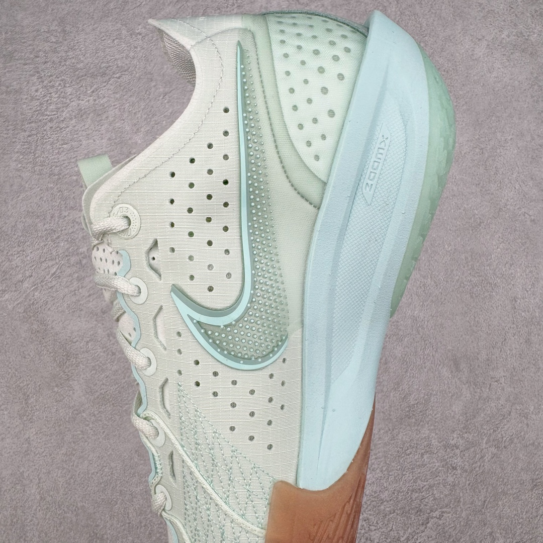 图片[7]-＃JC纯原 NK Air Zoom G.T.Cut 3.0 EP 新款实战低帮篮球鞋 薄荷绿 DV2913-300 一个月返厂/换新售后服务 支持各种实战 全套原纸板楦头开发 独家原档数据私模唯一正确8层组合大底 全新GT Cut 3.0 全掌搭载了 ZoomX 泡棉 使得整双鞋在缓震表现上可谓相当优秀 拥有着顶级科技配置的同时 颜值设计也非常可观 整体鞋型仍然保留了前低后高的设计 G.T. Cut 传统的突进极速突破的感觉 鞋头麂皮材质和 NK Flywire 飞线工艺 相对来说包裹感更好了 必备的TPU 支撑片 两侧 Swoosh 的透气孔设计 起到散热透气的作用 鞋舌采用类似跑鞋的半开叉式设计 搭配鞋带既可以提升包裹感 又降低了运动中鞋舌乱跑的可能性 鞋子内里填充相当厚实 避免掉跟 尺码：36 36.5 37.5 38 38.5 39 40 40.5 41 42 42.5 43 44 44.5 45 45.5 46 47 47.5 48.5-选品中心