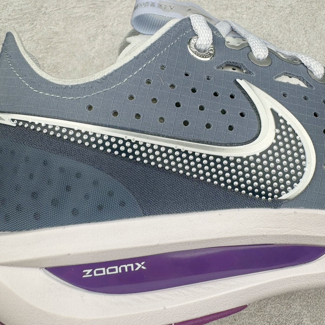 图片[14]-＃JC纯原 NK Air Zoom G.T.Cut 3.0 EP 新款实战低帮篮球鞋 灰紫 DV2918-400 一个月返厂/换新售后服务 支持各种实战 全套原纸板楦头开发 独家原档数据私模唯一正确8层组合大底 全新GT Cut 3.0 全掌搭载了 ZoomX 泡棉 使得整双鞋在缓震表现上可谓相当优秀 拥有着顶级科技配置的同时 颜值设计也非常可观 整体鞋型仍然保留了前低后高的设计 G.T. Cut 传统的突进极速突破的感觉 鞋头麂皮材质和 NK Flywire 飞线工艺 相对来说包裹感更好了 必备的TPU 支撑片 两侧 Swoosh 的透气孔设计 起到散热透气的作用 鞋舌采用类似跑鞋的半开叉式设计 搭配鞋带既可以提升包裹感 又降低了运动中鞋舌乱跑的可能性 鞋子内里填充相当厚实 避免掉跟 尺码：36 36.5 37.5 38 38.5 39 40 40.5 41 42 42.5 43 44 44.5 45 45.5 46 47 47.5 48.5-选品中心