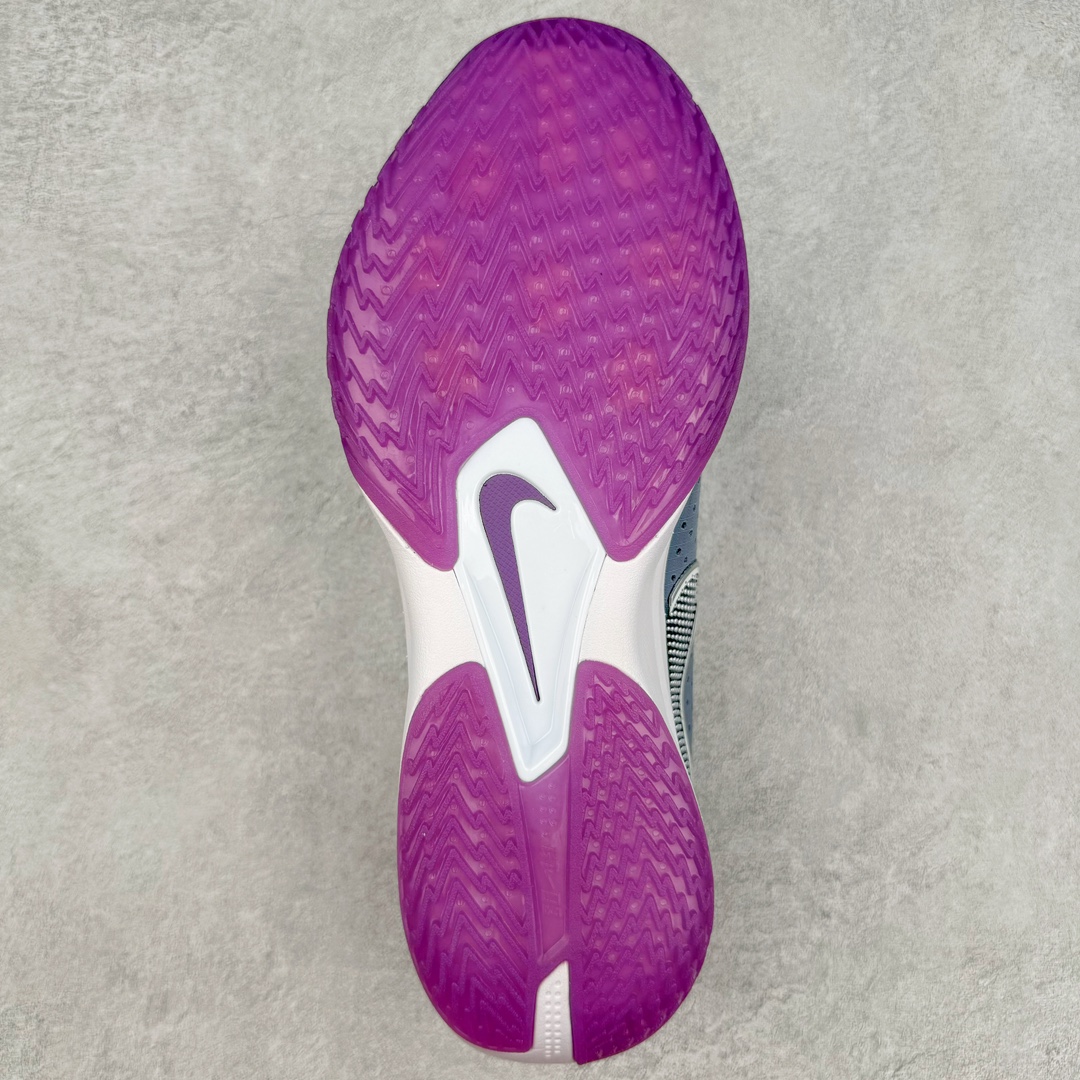 图片[9]-＃JC纯原 NK Air Zoom G.T.Cut 3.0 EP 新款实战低帮篮球鞋 灰紫 DV2918-400 一个月返厂/换新售后服务 支持各种实战 全套原纸板楦头开发 独家原档数据私模唯一正确8层组合大底 全新GT Cut 3.0 全掌搭载了 ZoomX 泡棉 使得整双鞋在缓震表现上可谓相当优秀 拥有着顶级科技配置的同时 颜值设计也非常可观 整体鞋型仍然保留了前低后高的设计 G.T. Cut 传统的突进极速突破的感觉 鞋头麂皮材质和 NK Flywire 飞线工艺 相对来说包裹感更好了 必备的TPU 支撑片 两侧 Swoosh 的透气孔设计 起到散热透气的作用 鞋舌采用类似跑鞋的半开叉式设计 搭配鞋带既可以提升包裹感 又降低了运动中鞋舌乱跑的可能性 鞋子内里填充相当厚实 避免掉跟 尺码：36 36.5 37.5 38 38.5 39 40 40.5 41 42 42.5 43 44 44.5 45 45.5 46 47 47.5 48.5-选品中心