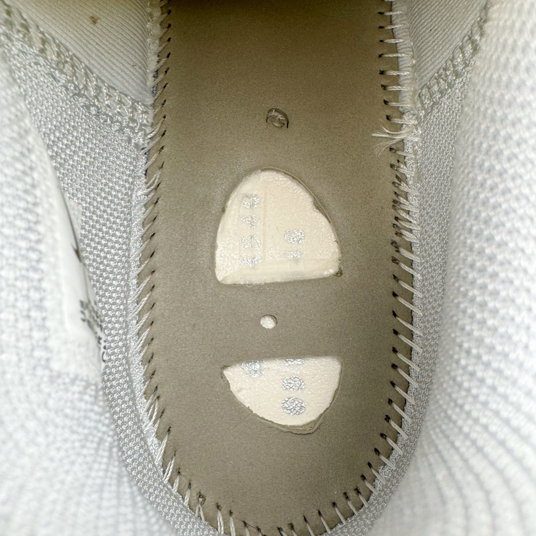 图片[10]-＃JC纯原 NK Air Zoom G.T.Cut 3.0 EP 新款实战低帮篮球鞋 灰紫 DV2918-400 一个月返厂/换新售后服务 支持各种实战 全套原纸板楦头开发 独家原档数据私模唯一正确8层组合大底 全新GT Cut 3.0 全掌搭载了 ZoomX 泡棉 使得整双鞋在缓震表现上可谓相当优秀 拥有着顶级科技配置的同时 颜值设计也非常可观 整体鞋型仍然保留了前低后高的设计 G.T. Cut 传统的突进极速突破的感觉 鞋头麂皮材质和 NK Flywire 飞线工艺 相对来说包裹感更好了 必备的TPU 支撑片 两侧 Swoosh 的透气孔设计 起到散热透气的作用 鞋舌采用类似跑鞋的半开叉式设计 搭配鞋带既可以提升包裹感 又降低了运动中鞋舌乱跑的可能性 鞋子内里填充相当厚实 避免掉跟 尺码：36 36.5 37.5 38 38.5 39 40 40.5 41 42 42.5 43 44 44.5 45 45.5 46 47 47.5 48.5-选品中心