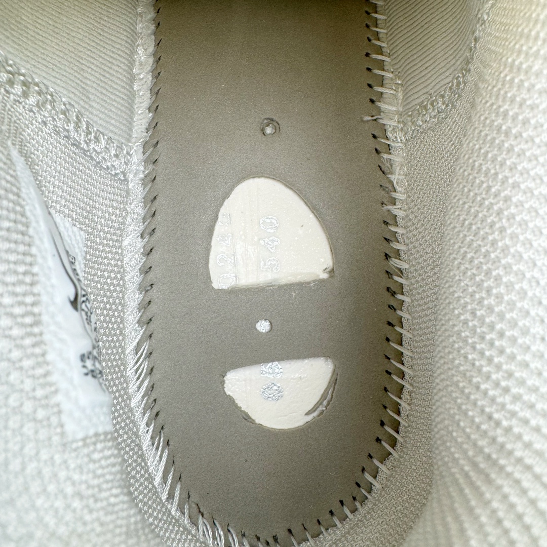 图片[10]-＃JC纯原 NK Air Zoom G.T.Cut 3.0 EP 新款实战低帮篮球鞋 灰绿 DV2913-003 一个月返厂/换新售后服务 支持各种实战 全套原纸板楦头开发 独家原档数据私模唯一正确8层组合大底 全新GT Cut 3.0 全掌搭载了 ZoomX 泡棉 使得整双鞋在缓震表现上可谓相当优秀 拥有着顶级科技配置的同时 颜值设计也非常可观 整体鞋型仍然保留了前低后高的设计 G.T. Cut 传统的突进极速突破的感觉 鞋头麂皮材质和 NK Flywire 飞线工艺 相对来说包裹感更好了 必备的TPU 支撑片 两侧 Swoosh 的透气孔设计 起到散热透气的作用 鞋舌采用类似跑鞋的半开叉式设计 搭配鞋带既可以提升包裹感 又降低了运动中鞋舌乱跑的可能性 鞋子内里填充相当厚实 避免掉跟 尺码：36 36.5 37.5 38 38.5 39 40 40.5 41 42 42.5 43 44 44.5 45 45.5 46 47 47.5 48.5-选品中心