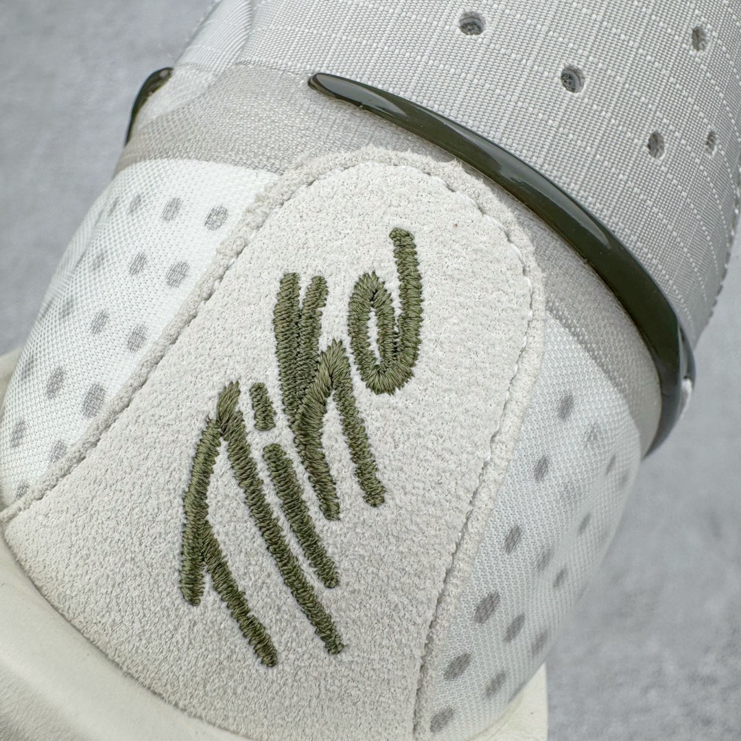 图片[16]-＃JC纯原 NK Air Zoom G.T.Cut 3.0 EP 新款实战低帮篮球鞋 灰绿 DV2913-003 一个月返厂/换新售后服务 支持各种实战 全套原纸板楦头开发 独家原档数据私模唯一正确8层组合大底 全新GT Cut 3.0 全掌搭载了 ZoomX 泡棉 使得整双鞋在缓震表现上可谓相当优秀 拥有着顶级科技配置的同时 颜值设计也非常可观 整体鞋型仍然保留了前低后高的设计 G.T. Cut 传统的突进极速突破的感觉 鞋头麂皮材质和 NK Flywire 飞线工艺 相对来说包裹感更好了 必备的TPU 支撑片 两侧 Swoosh 的透气孔设计 起到散热透气的作用 鞋舌采用类似跑鞋的半开叉式设计 搭配鞋带既可以提升包裹感 又降低了运动中鞋舌乱跑的可能性 鞋子内里填充相当厚实 避免掉跟 尺码：36 36.5 37.5 38 38.5 39 40 40.5 41 42 42.5 43 44 44.5 45 45.5 46 47 47.5 48.5-选品中心