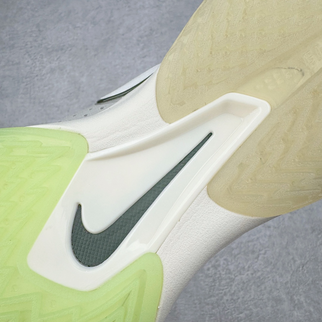 图片[18]-＃JC纯原 NK Air Zoom G.T.Cut 3.0 EP 新款实战低帮篮球鞋 灰绿 DV2913-003 一个月返厂/换新售后服务 支持各种实战 全套原纸板楦头开发 独家原档数据私模唯一正确8层组合大底 全新GT Cut 3.0 全掌搭载了 ZoomX 泡棉 使得整双鞋在缓震表现上可谓相当优秀 拥有着顶级科技配置的同时 颜值设计也非常可观 整体鞋型仍然保留了前低后高的设计 G.T. Cut 传统的突进极速突破的感觉 鞋头麂皮材质和 NK Flywire 飞线工艺 相对来说包裹感更好了 必备的TPU 支撑片 两侧 Swoosh 的透气孔设计 起到散热透气的作用 鞋舌采用类似跑鞋的半开叉式设计 搭配鞋带既可以提升包裹感 又降低了运动中鞋舌乱跑的可能性 鞋子内里填充相当厚实 避免掉跟 尺码：36 36.5 37.5 38 38.5 39 40 40.5 41 42 42.5 43 44 44.5 45 45.5 46 47 47.5 48.5-选品中心