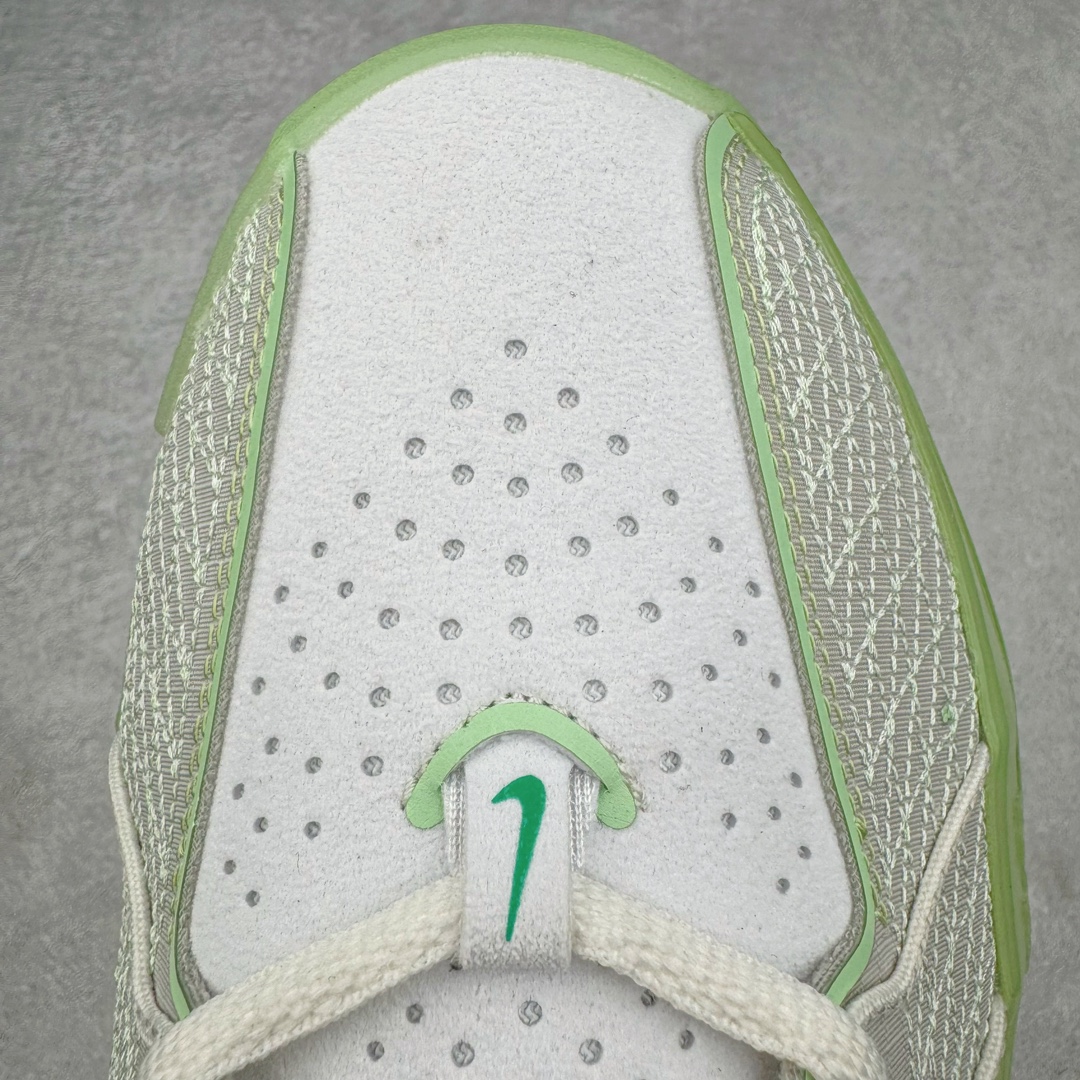 图片[12]-＃JC纯原 NK Air Zoom G.T.Cut 3.0 EP 新款实战低帮篮球鞋 灰绿 DV2913-003 一个月返厂/换新售后服务 支持各种实战 全套原纸板楦头开发 独家原档数据私模唯一正确8层组合大底 全新GT Cut 3.0 全掌搭载了 ZoomX 泡棉 使得整双鞋在缓震表现上可谓相当优秀 拥有着顶级科技配置的同时 颜值设计也非常可观 整体鞋型仍然保留了前低后高的设计 G.T. Cut 传统的突进极速突破的感觉 鞋头麂皮材质和 NK Flywire 飞线工艺 相对来说包裹感更好了 必备的TPU 支撑片 两侧 Swoosh 的透气孔设计 起到散热透气的作用 鞋舌采用类似跑鞋的半开叉式设计 搭配鞋带既可以提升包裹感 又降低了运动中鞋舌乱跑的可能性 鞋子内里填充相当厚实 避免掉跟 尺码：36 36.5 37.5 38 38.5 39 40 40.5 41 42 42.5 43 44 44.5 45 45.5 46 47 47.5 48.5-选品中心