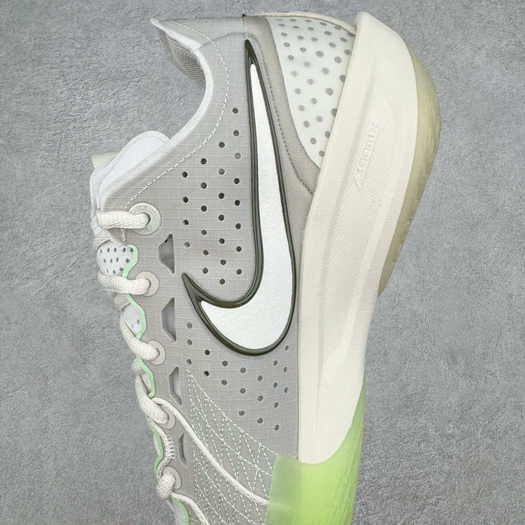 图片[7]-＃JC纯原 NK Air Zoom G.T.Cut 3.0 EP 新款实战低帮篮球鞋 灰绿 DV2913-003 一个月返厂/换新售后服务 支持各种实战 全套原纸板楦头开发 独家原档数据私模唯一正确8层组合大底 全新GT Cut 3.0 全掌搭载了 ZoomX 泡棉 使得整双鞋在缓震表现上可谓相当优秀 拥有着顶级科技配置的同时 颜值设计也非常可观 整体鞋型仍然保留了前低后高的设计 G.T. Cut 传统的突进极速突破的感觉 鞋头麂皮材质和 NK Flywire 飞线工艺 相对来说包裹感更好了 必备的TPU 支撑片 两侧 Swoosh 的透气孔设计 起到散热透气的作用 鞋舌采用类似跑鞋的半开叉式设计 搭配鞋带既可以提升包裹感 又降低了运动中鞋舌乱跑的可能性 鞋子内里填充相当厚实 避免掉跟 尺码：36 36.5 37.5 38 38.5 39 40 40.5 41 42 42.5 43 44 44.5 45 45.5 46 47 47.5 48.5-选品中心