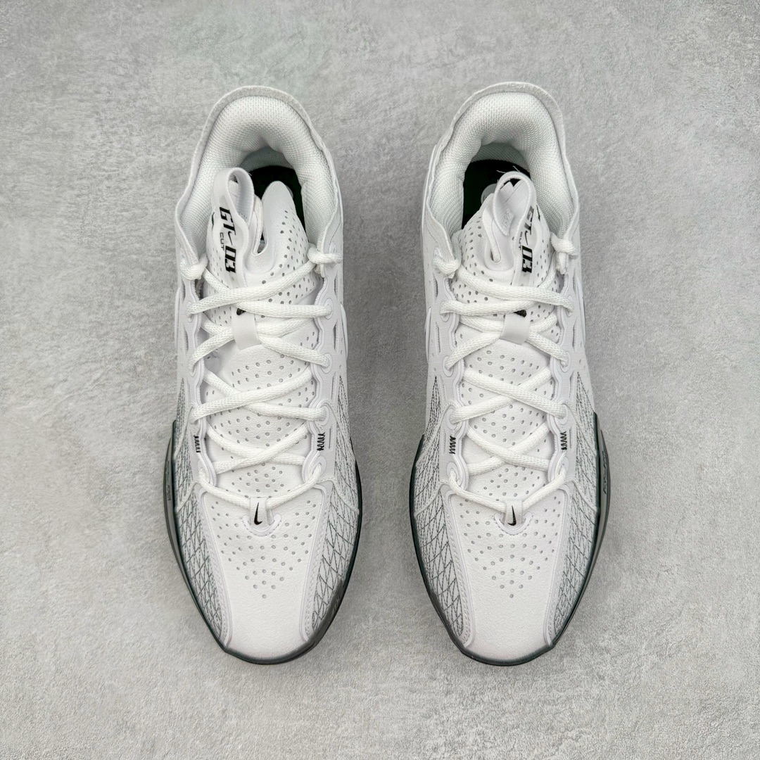 图片[2]-＃JC纯原 NK Air Zoom G.T.Cut 3.0 EP 新款实战低帮篮球鞋 黑白熊猫 DV2913-102 一个月返厂/换新售后服务 支持各种实战 全套原纸板楦头开发 独家原档数据私模唯一正确8层组合大底 全新GT Cut 3.0 全掌搭载了 ZoomX 泡棉 使得整双鞋在缓震表现上可谓相当优秀 拥有着顶级科技配置的同时 颜值设计也非常可观 整体鞋型仍然保留了前低后高的设计 G.T. Cut 传统的突进极速突破的感觉 鞋头麂皮材质和 NK Flywire 飞线工艺 相对来说包裹感更好了 必备的TPU 支撑片 两侧 Swoosh 的透气孔设计 起到散热透气的作用 鞋舌采用类似跑鞋的半开叉式设计 搭配鞋带既可以提升包裹感 又降低了运动中鞋舌乱跑的可能性 鞋子内里填充相当厚实 避免掉跟 尺码：36 36.5 37.5 38 38.5 39 40 40.5 41 42 42.5 43 44 44.5 45 45.5 46 47 47.5 48.5-选品中心