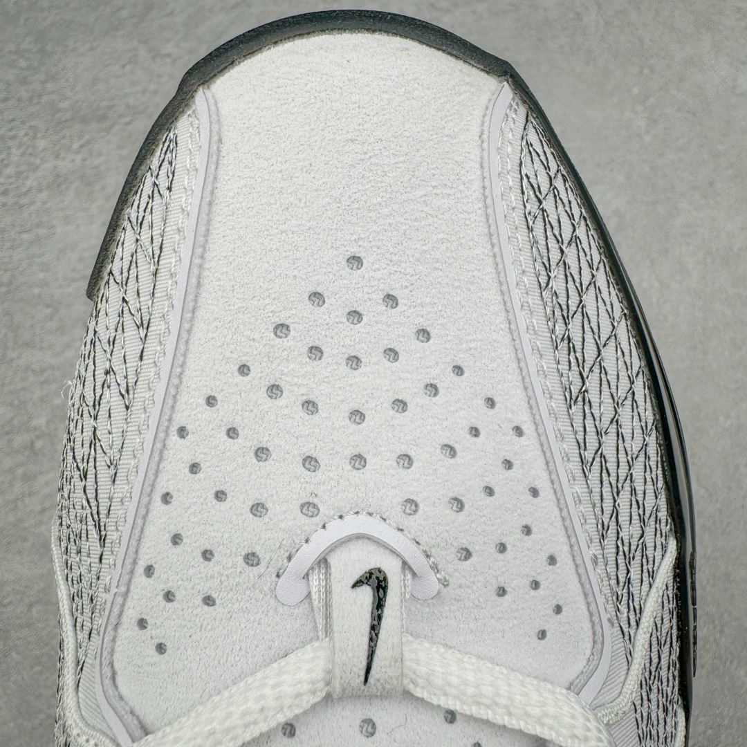 图片[15]-＃JC纯原 NK Air Zoom G.T.Cut 3.0 EP 新款实战低帮篮球鞋 黑白熊猫 DV2913-102 一个月返厂/换新售后服务 支持各种实战 全套原纸板楦头开发 独家原档数据私模唯一正确8层组合大底 全新GT Cut 3.0 全掌搭载了 ZoomX 泡棉 使得整双鞋在缓震表现上可谓相当优秀 拥有着顶级科技配置的同时 颜值设计也非常可观 整体鞋型仍然保留了前低后高的设计 G.T. Cut 传统的突进极速突破的感觉 鞋头麂皮材质和 NK Flywire 飞线工艺 相对来说包裹感更好了 必备的TPU 支撑片 两侧 Swoosh 的透气孔设计 起到散热透气的作用 鞋舌采用类似跑鞋的半开叉式设计 搭配鞋带既可以提升包裹感 又降低了运动中鞋舌乱跑的可能性 鞋子内里填充相当厚实 避免掉跟 尺码：36 36.5 37.5 38 38.5 39 40 40.5 41 42 42.5 43 44 44.5 45 45.5 46 47 47.5 48.5-选品中心